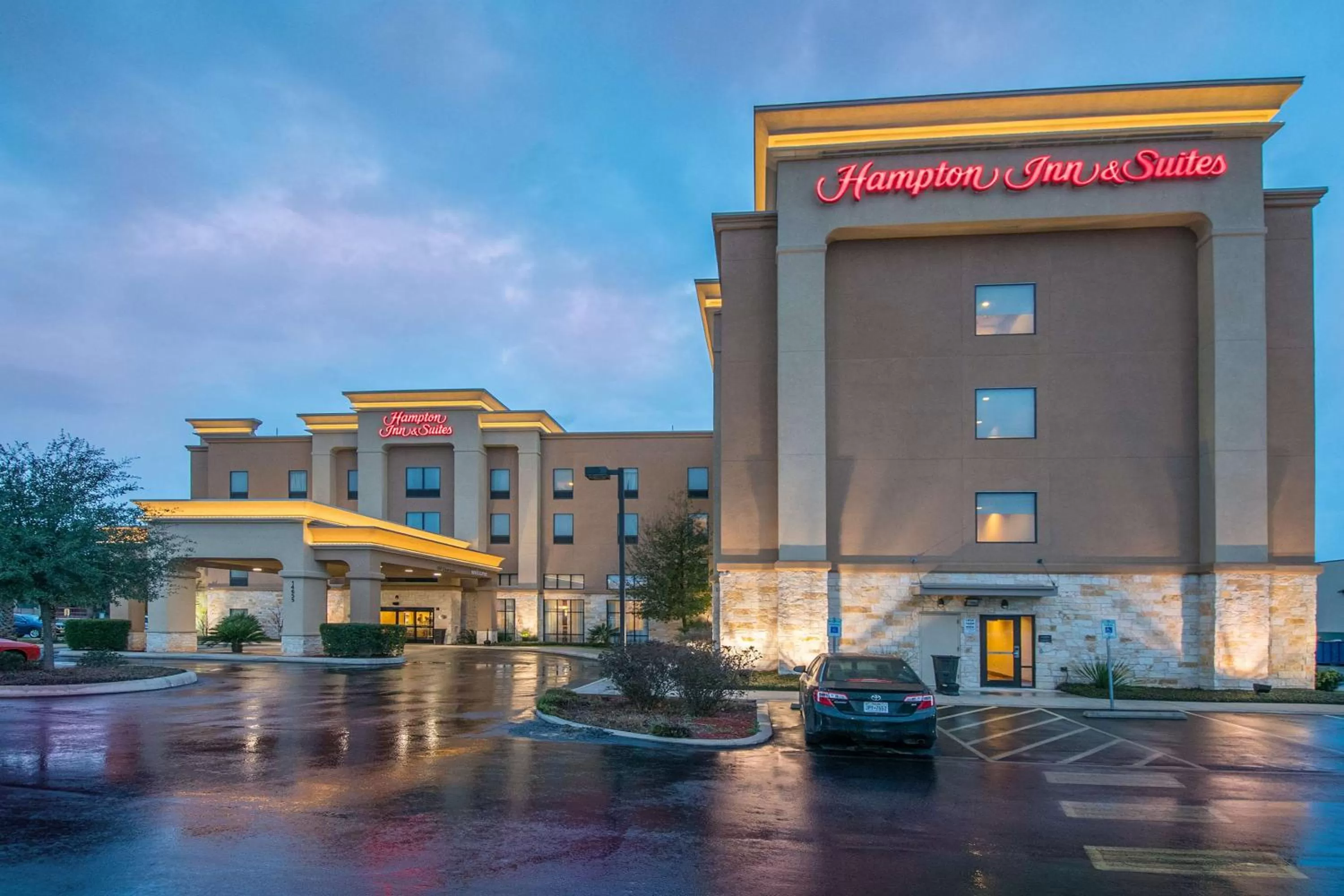 Property building in Hampton Inn & Suites Selma-San Antonio/Randolph AFB