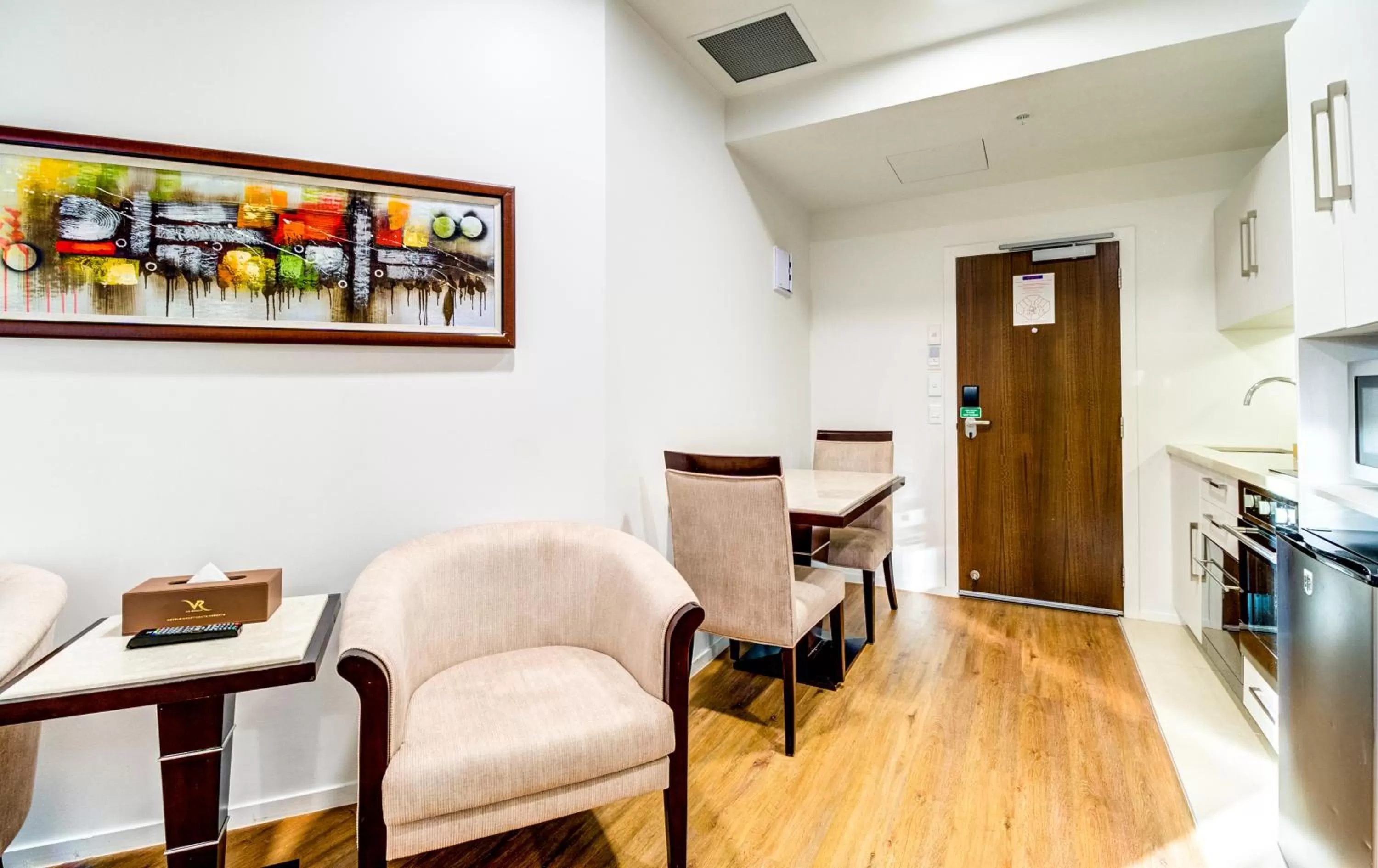 Seating area in VR Queen Street Hotel & Suites