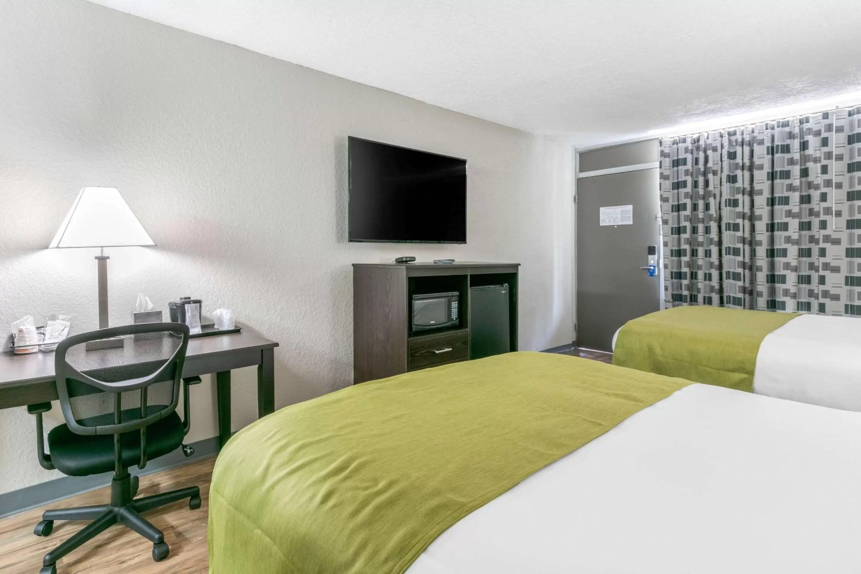 Photo of the whole room, Bed in Rodeway Inn Kingston Springs