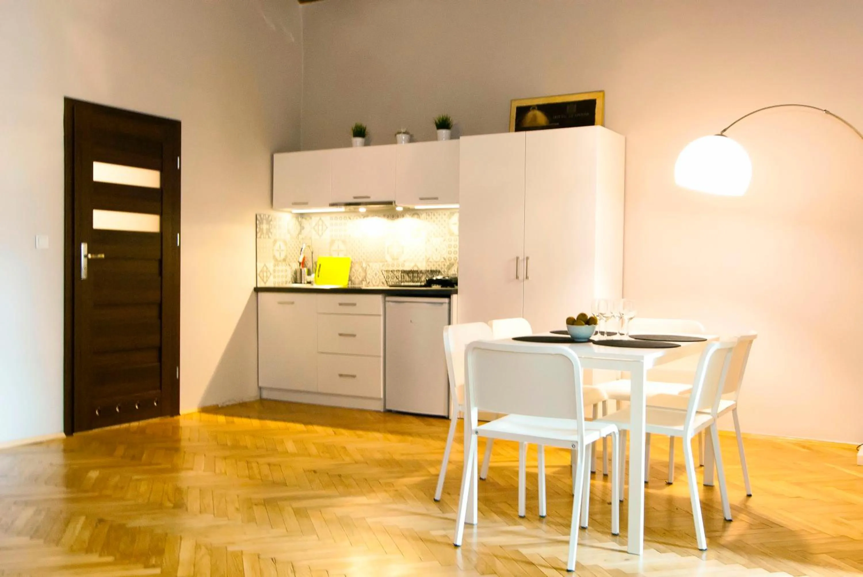 Dining area in P&J Apartments Floriańska