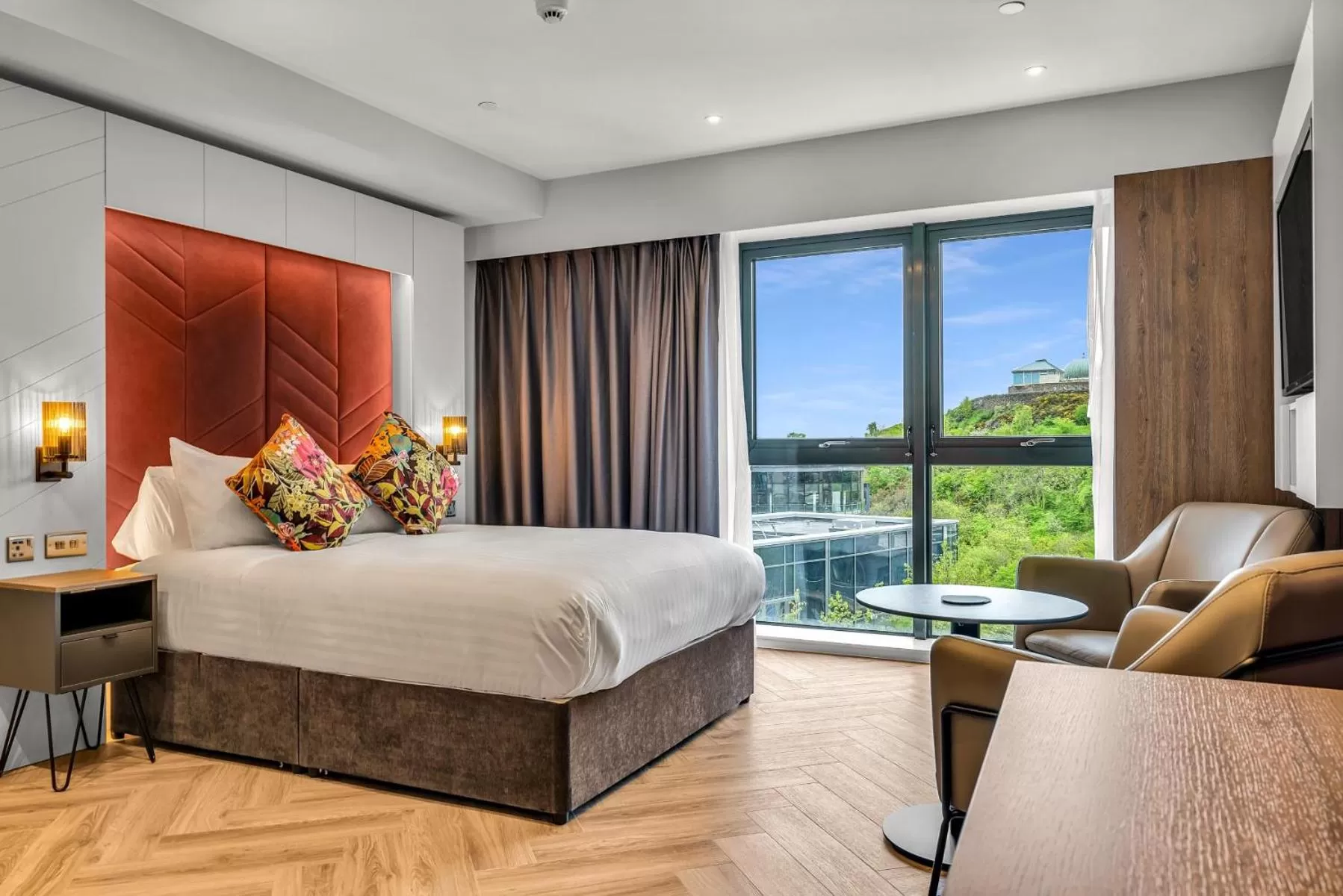 View (from property/room), Bed in Roomzzz Edinburgh