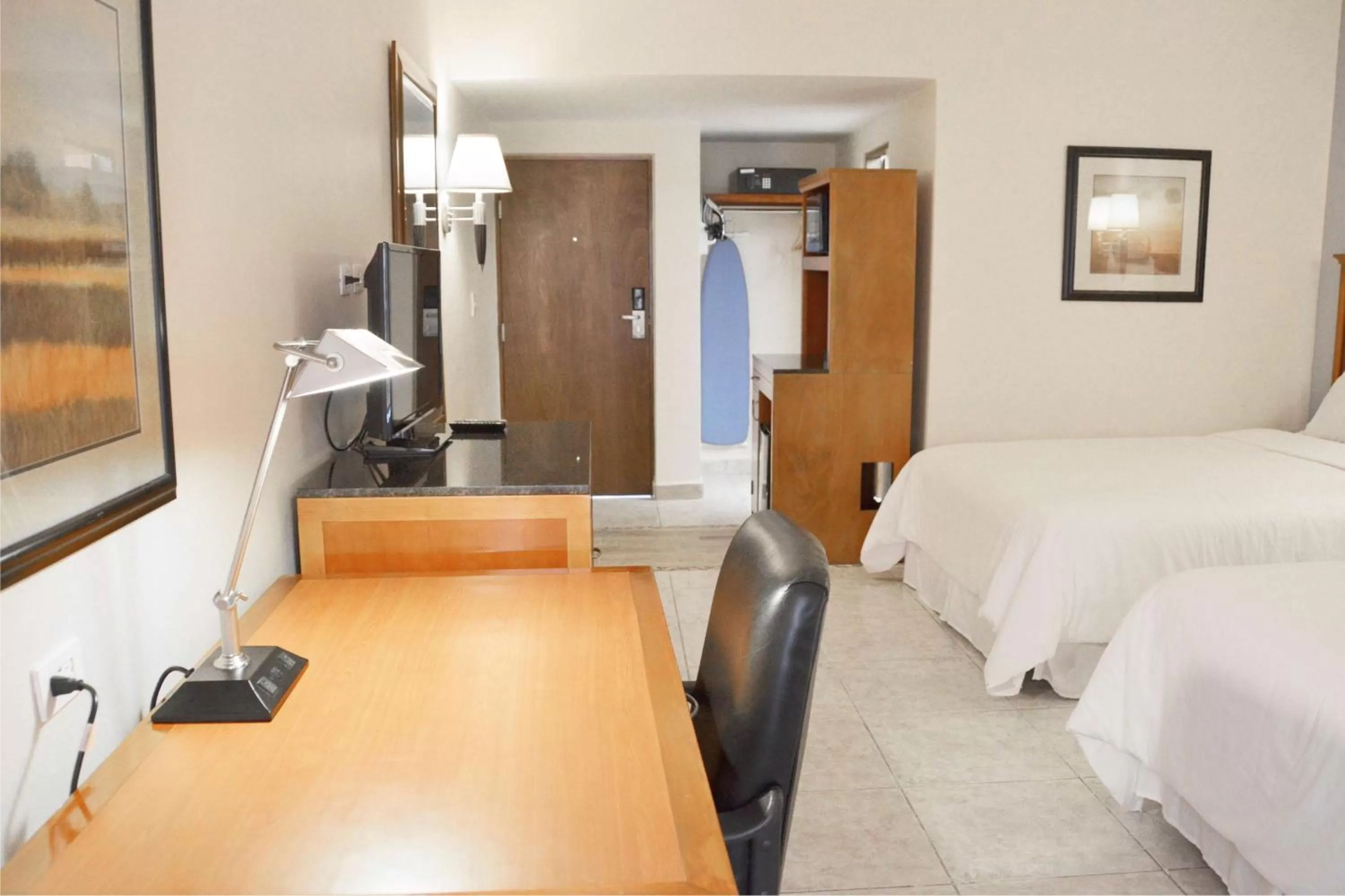 Photo of the whole room, Bed in Days Inn by Wyndham Piedras Negras