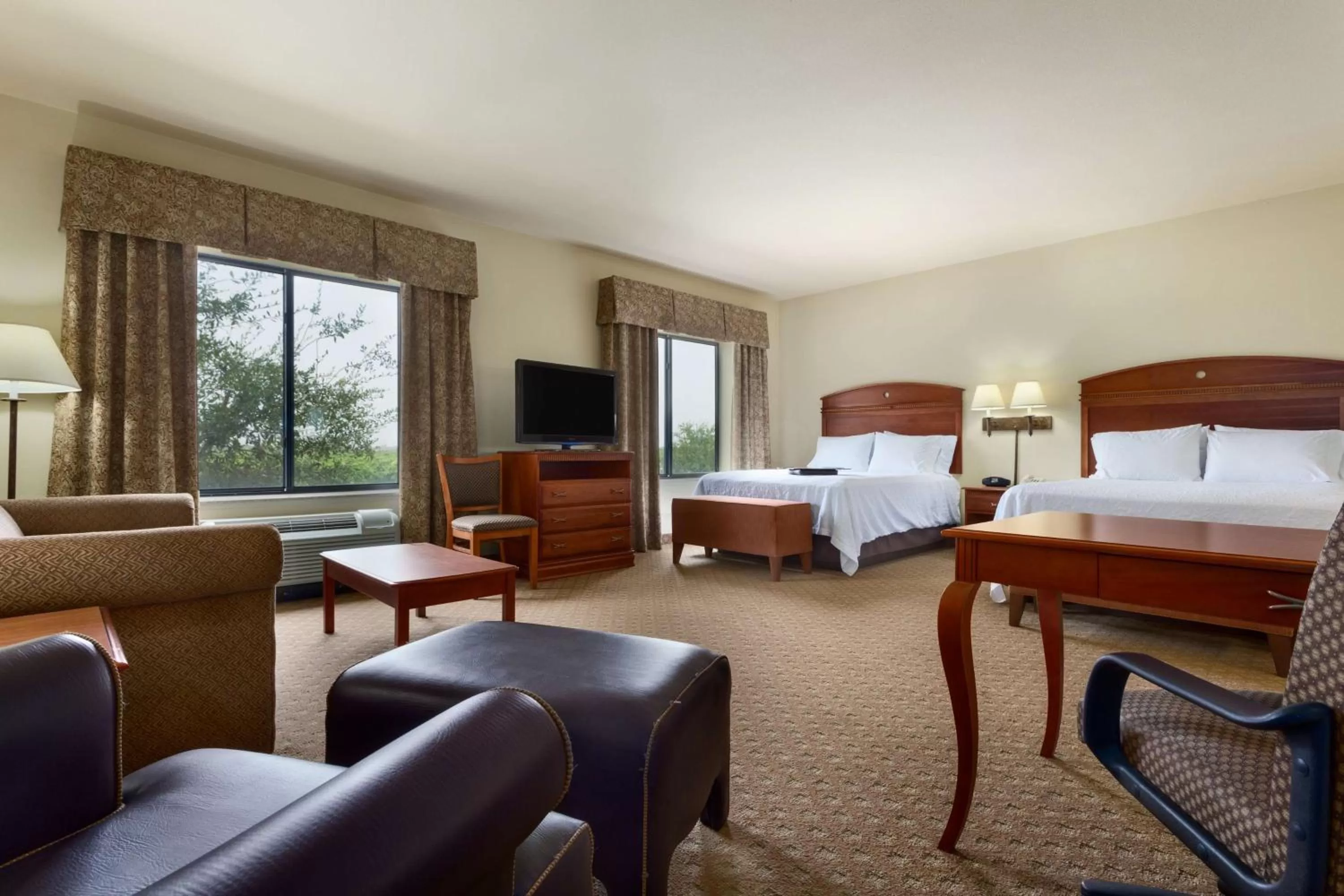 Bed in Hampton Inn & Suites Pharr