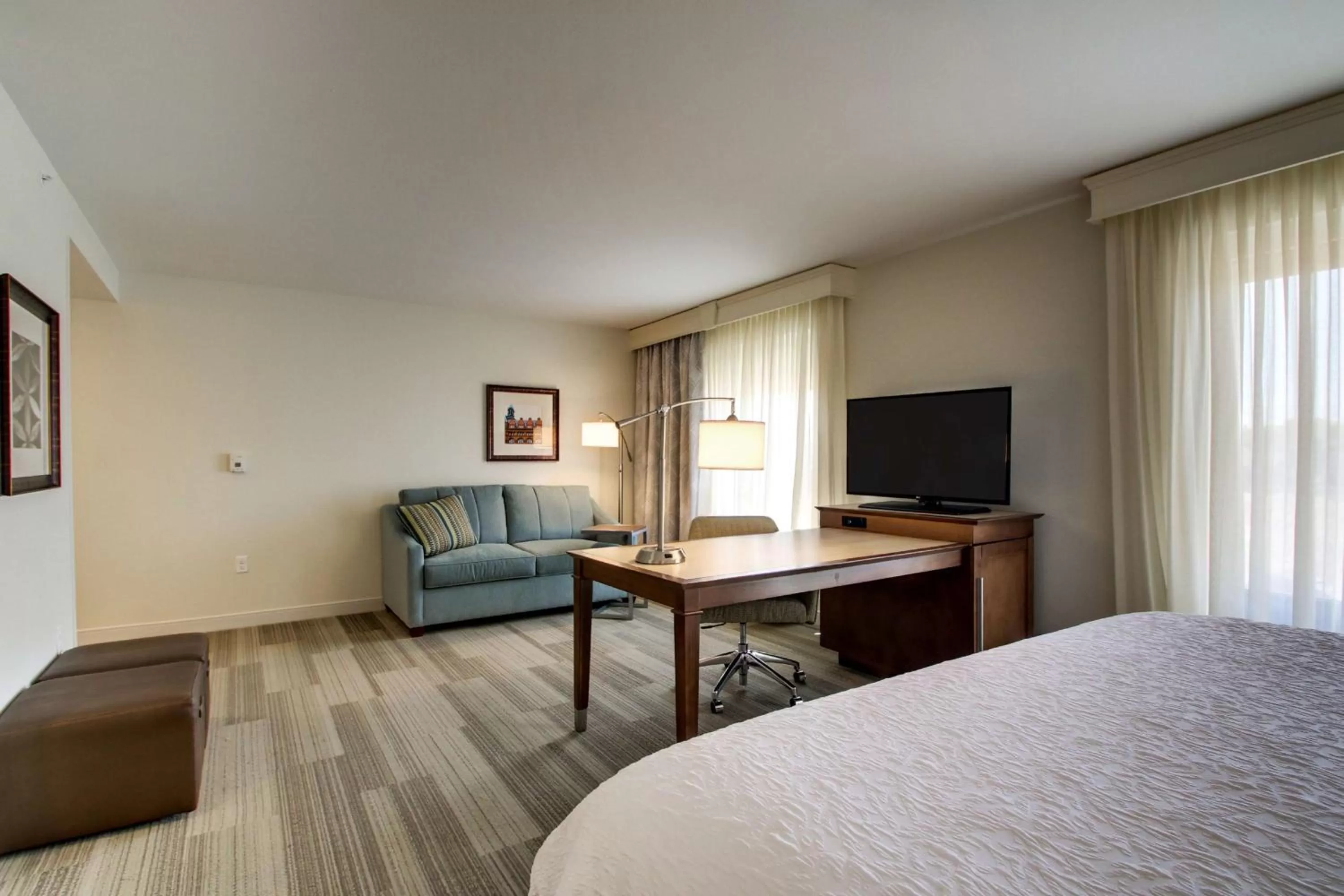 Bedroom, Bed in Hampton Inn & Suites Milwaukee West