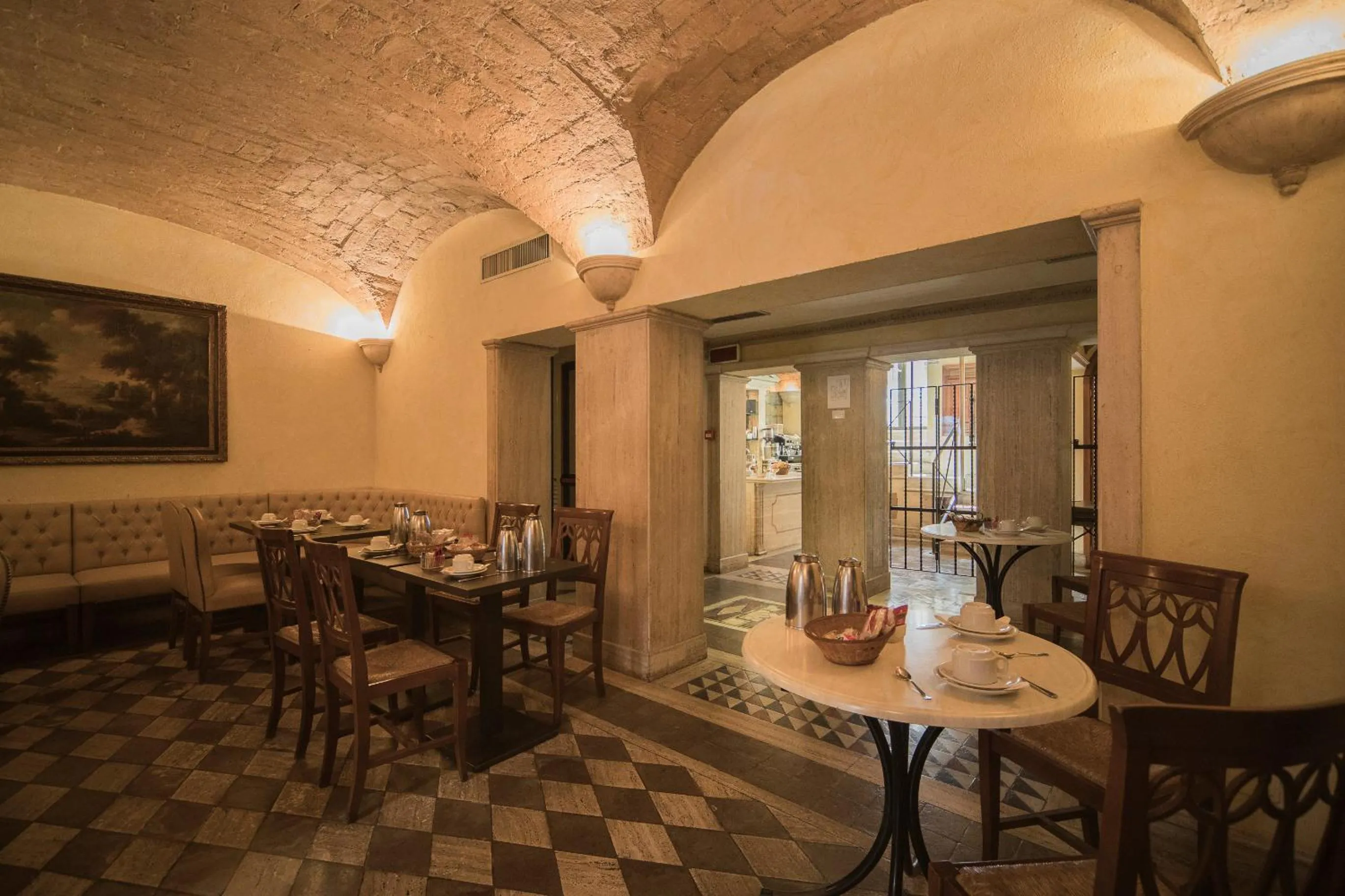 Restaurant/places to eat in Hotel Donatello