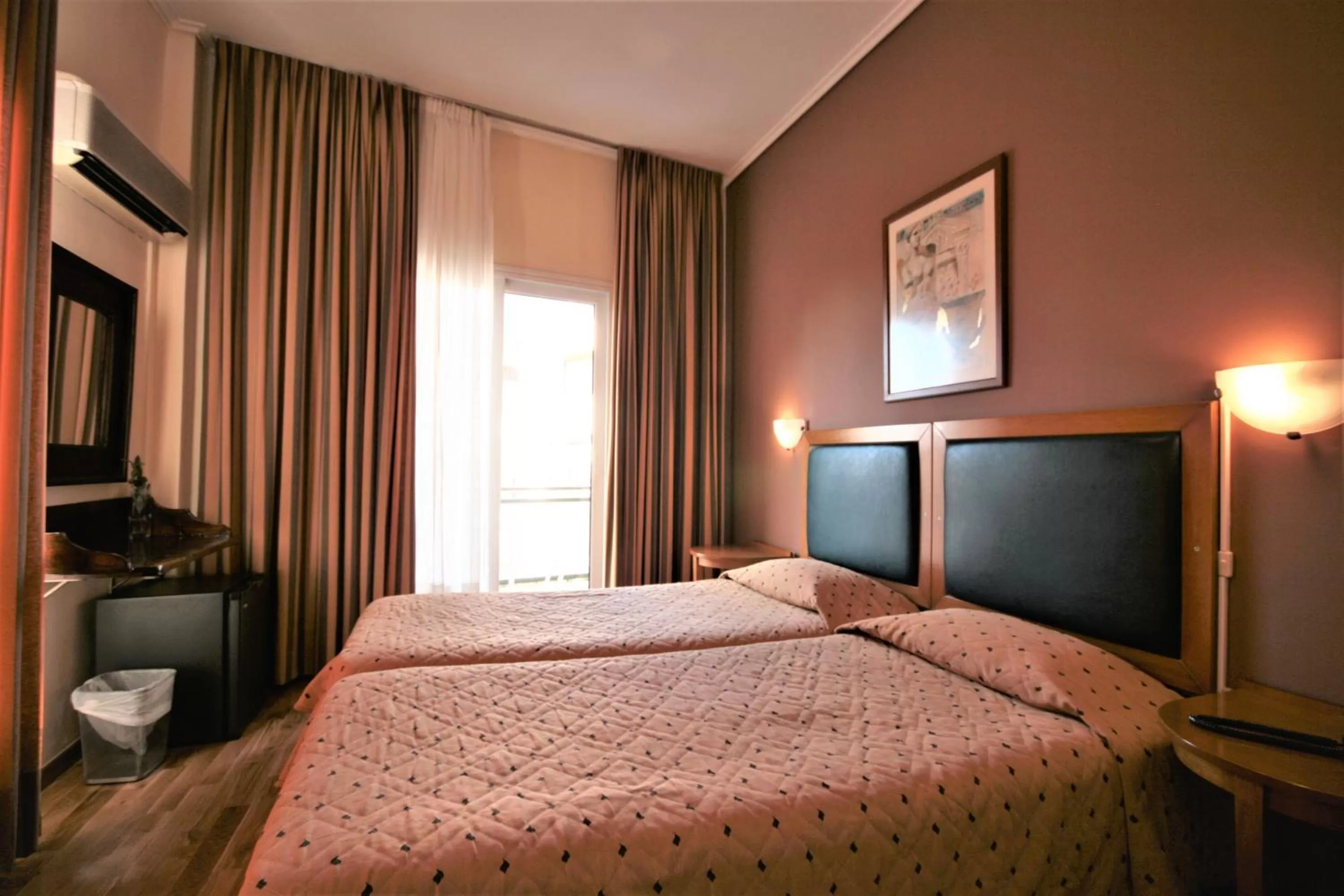 Bedroom, Bed in Adams Hotel