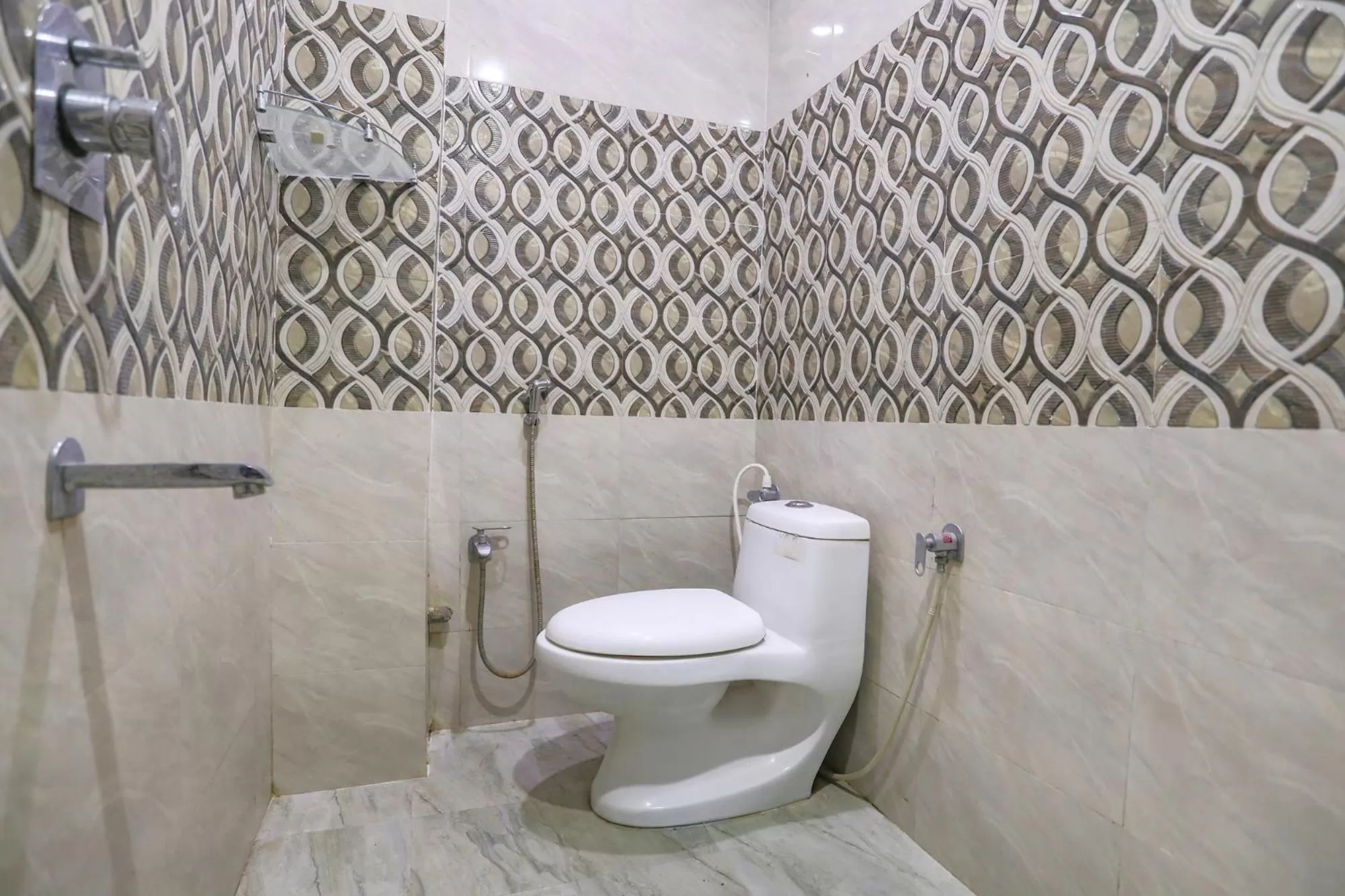 Toilet in FabHotel Kriti Green - Hanuman Mandir, Lathia