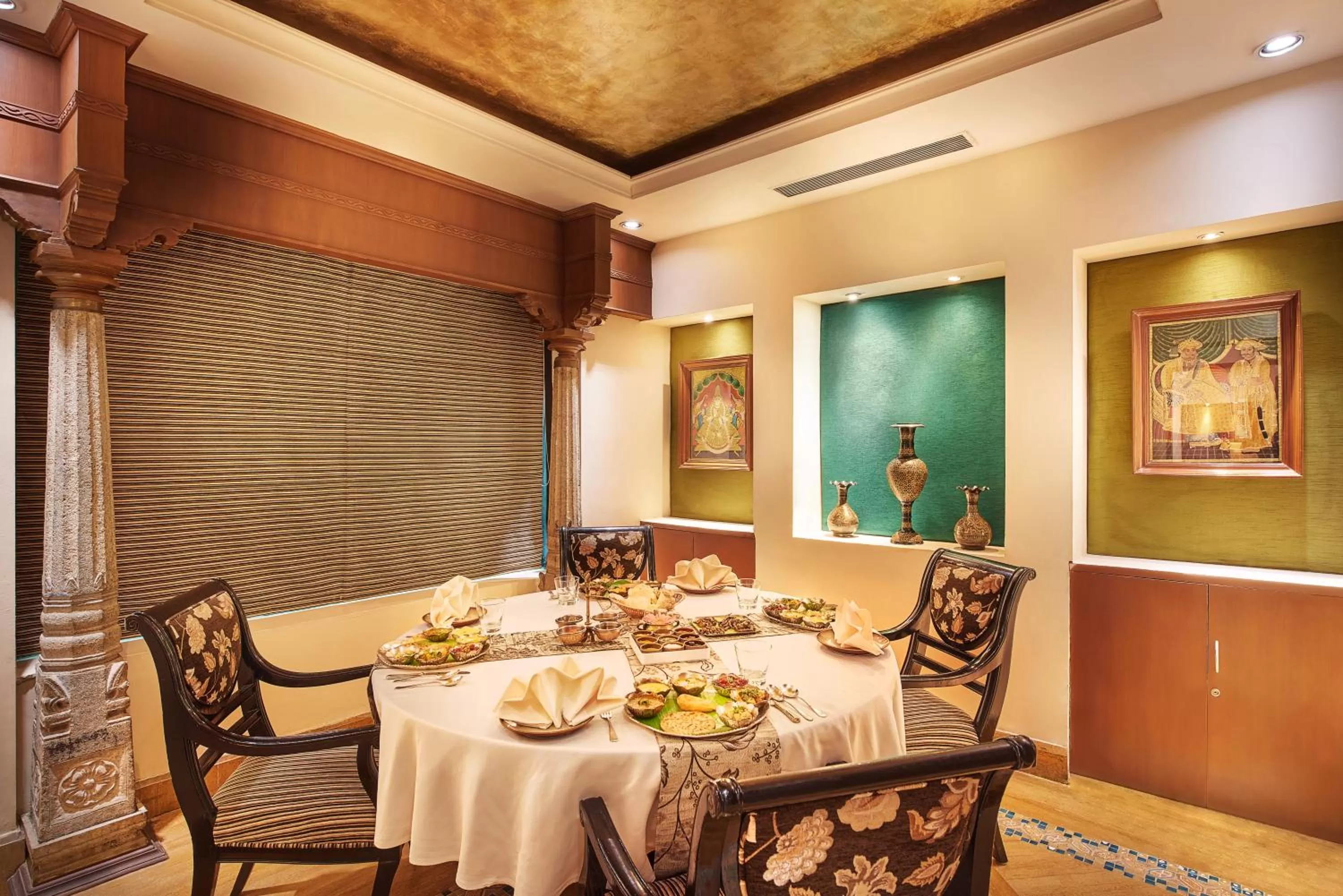 Restaurant/places to eat in The Accord Metropolitan