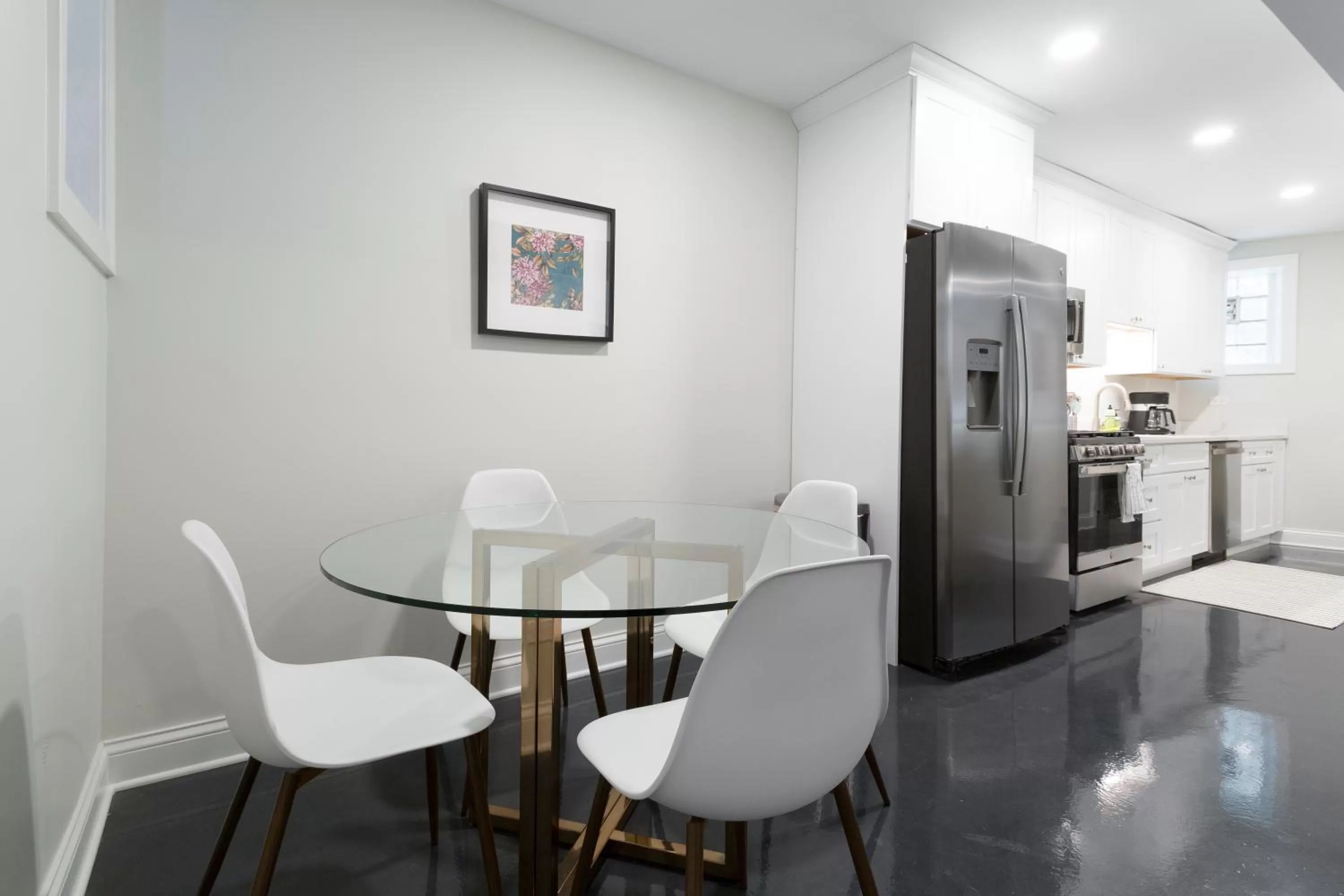 Dining area in Wicker Park Inn
