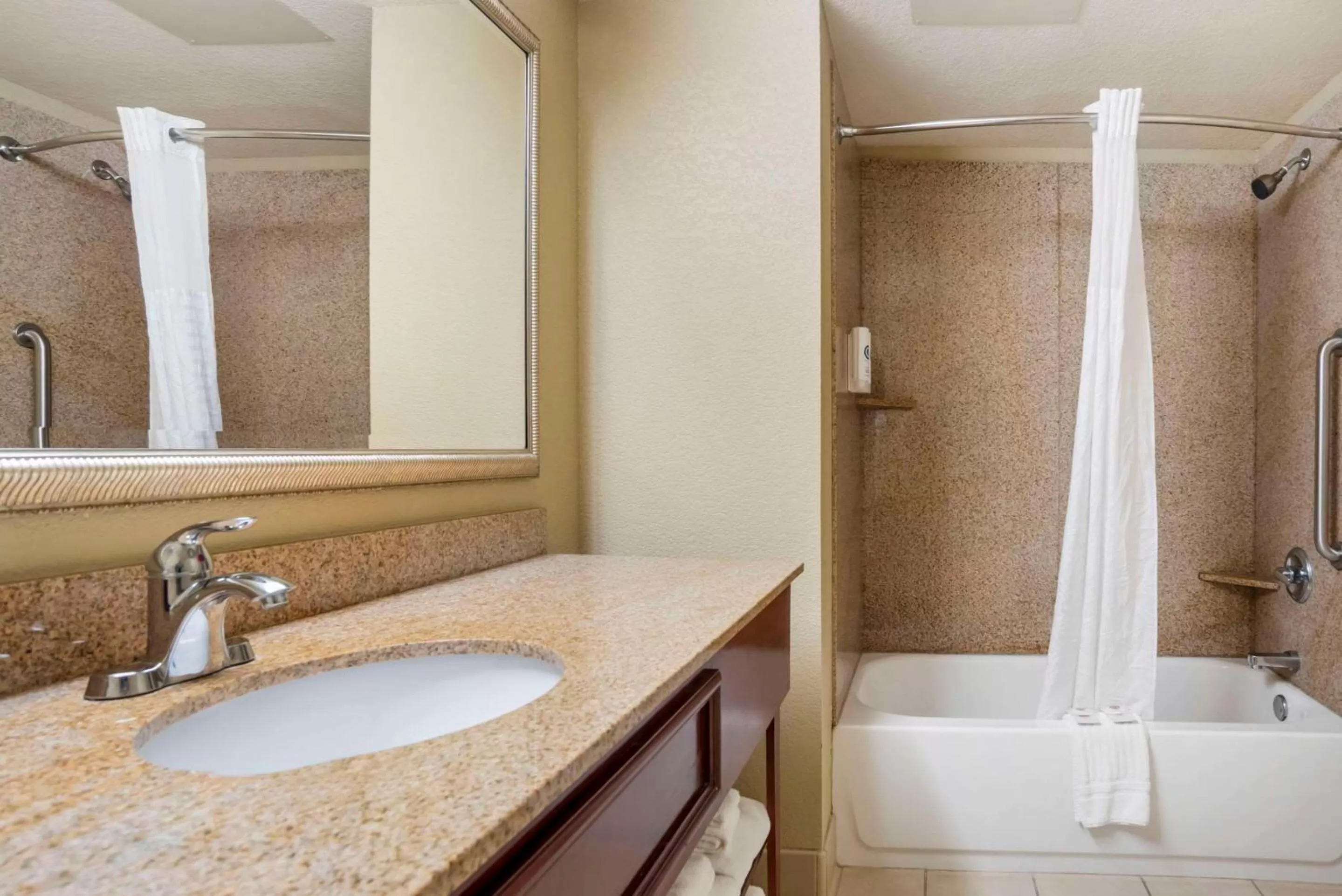 Bedroom in Comfort Inn & Suites Daphne Spanish Fort - Mobile East