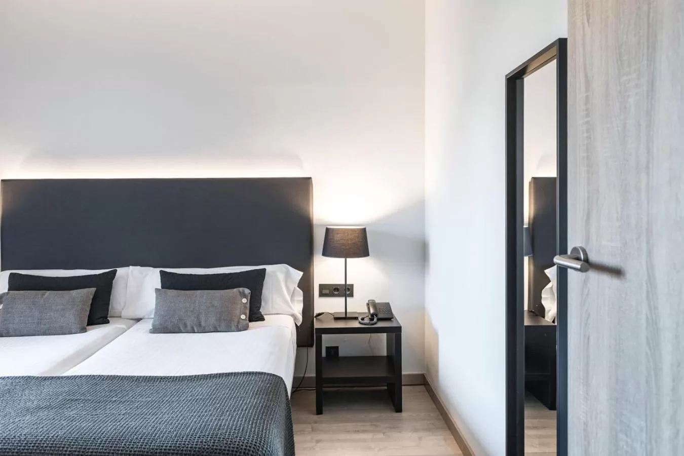 Bed in Hotel Paseo de Gracia