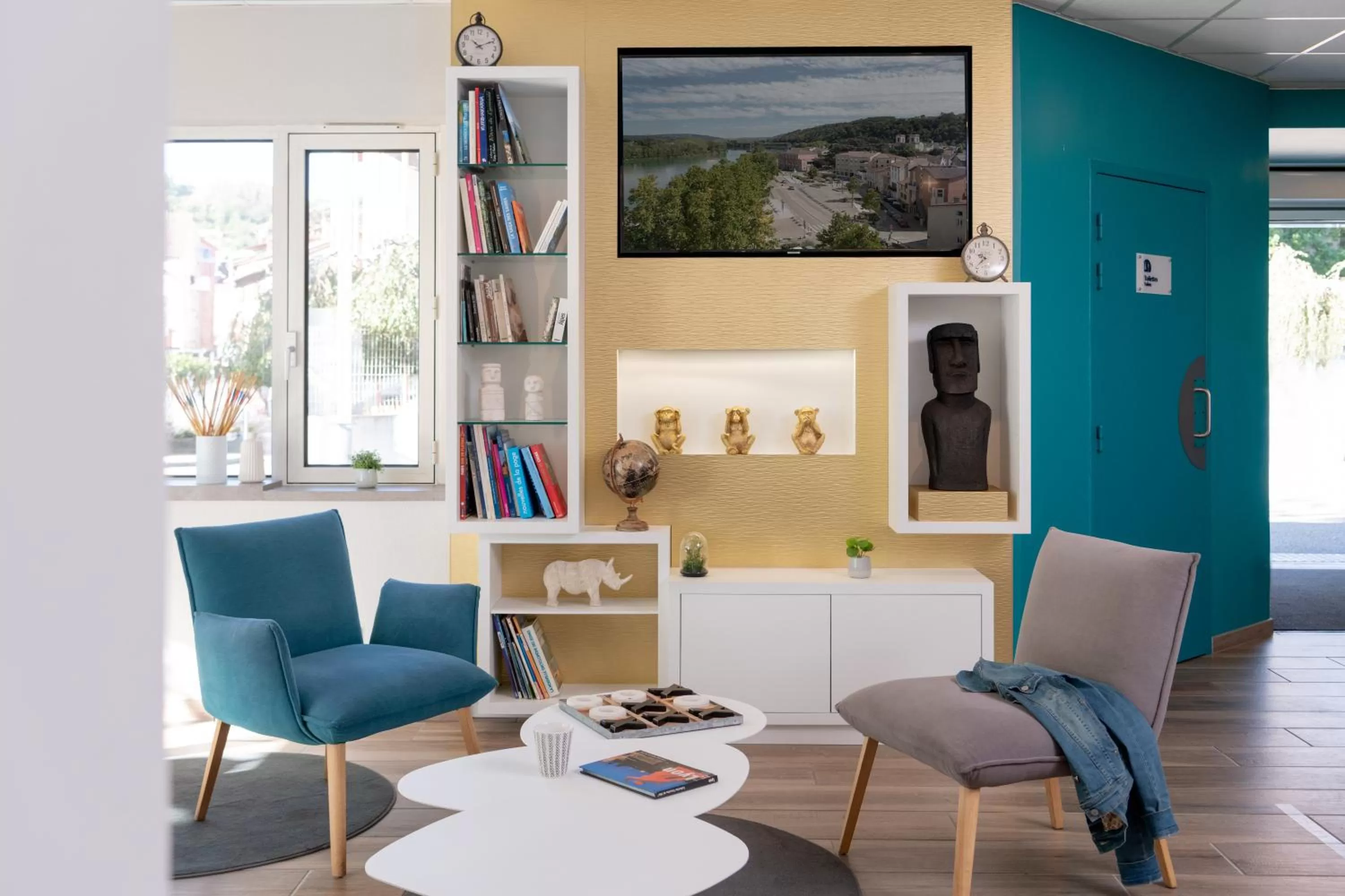 Lounge or bar in Kyriad Hotel Lyon Givors