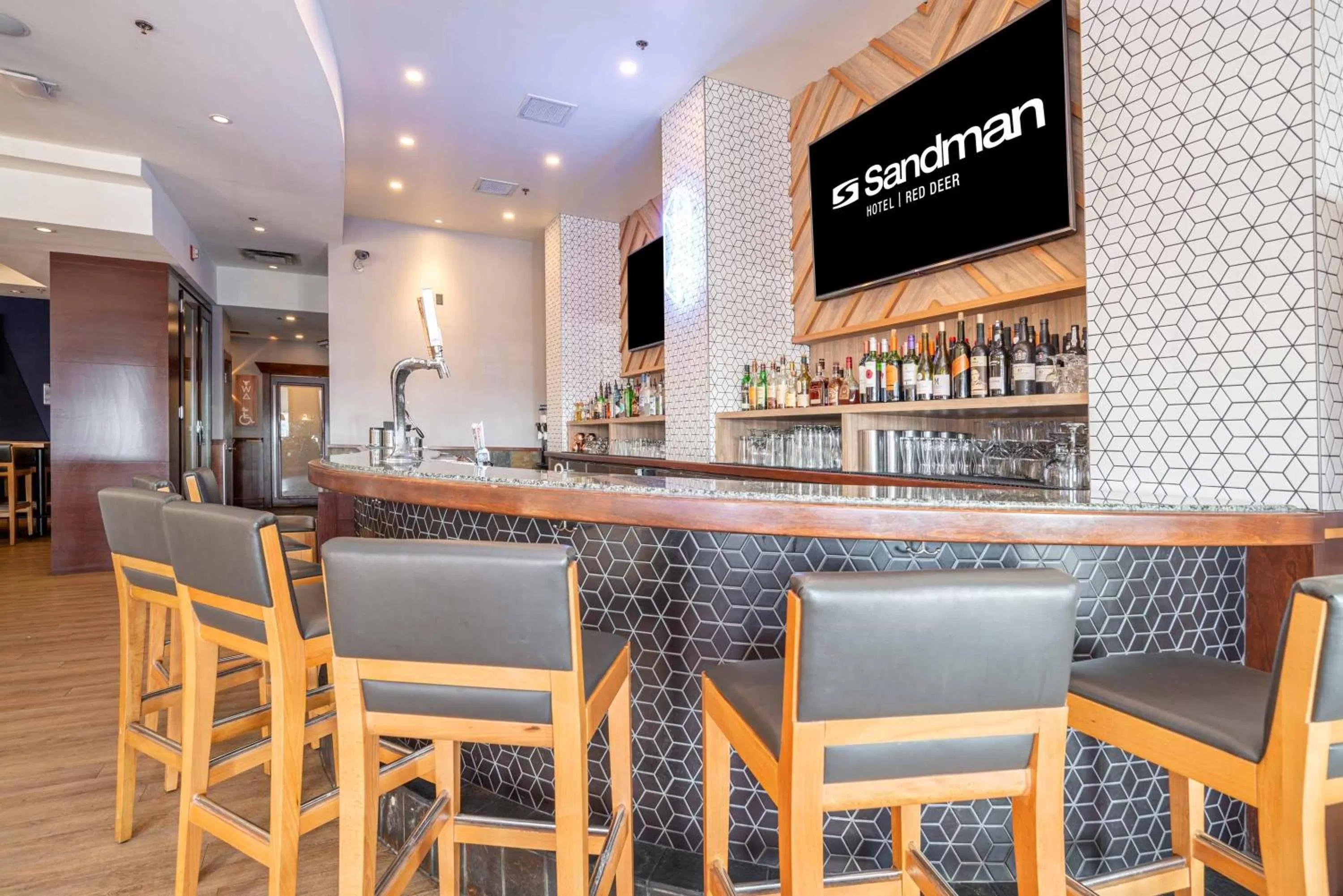 Lounge or bar in Sandman Hotel Red Deer