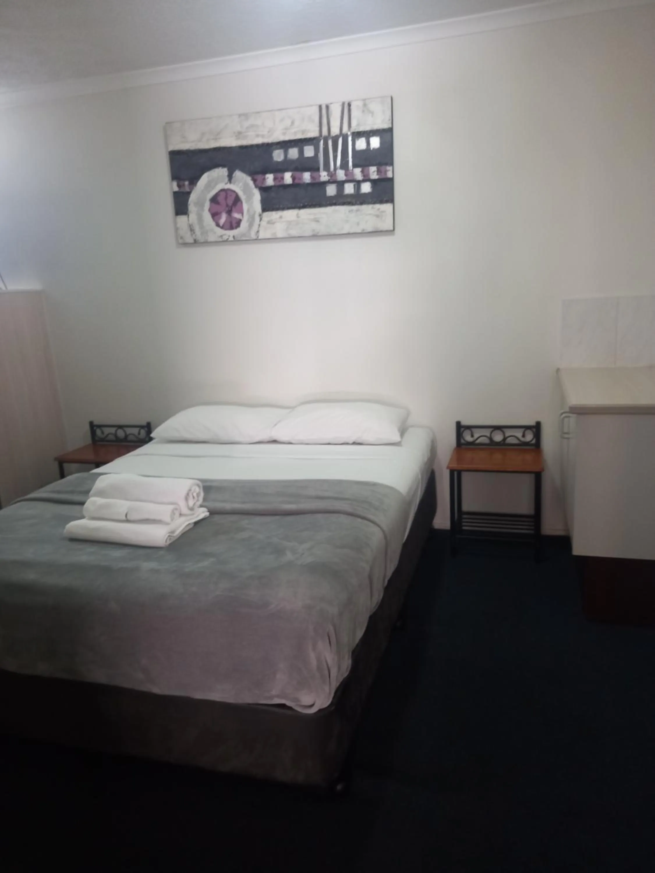 Bed in Centrepoint Motor Inn