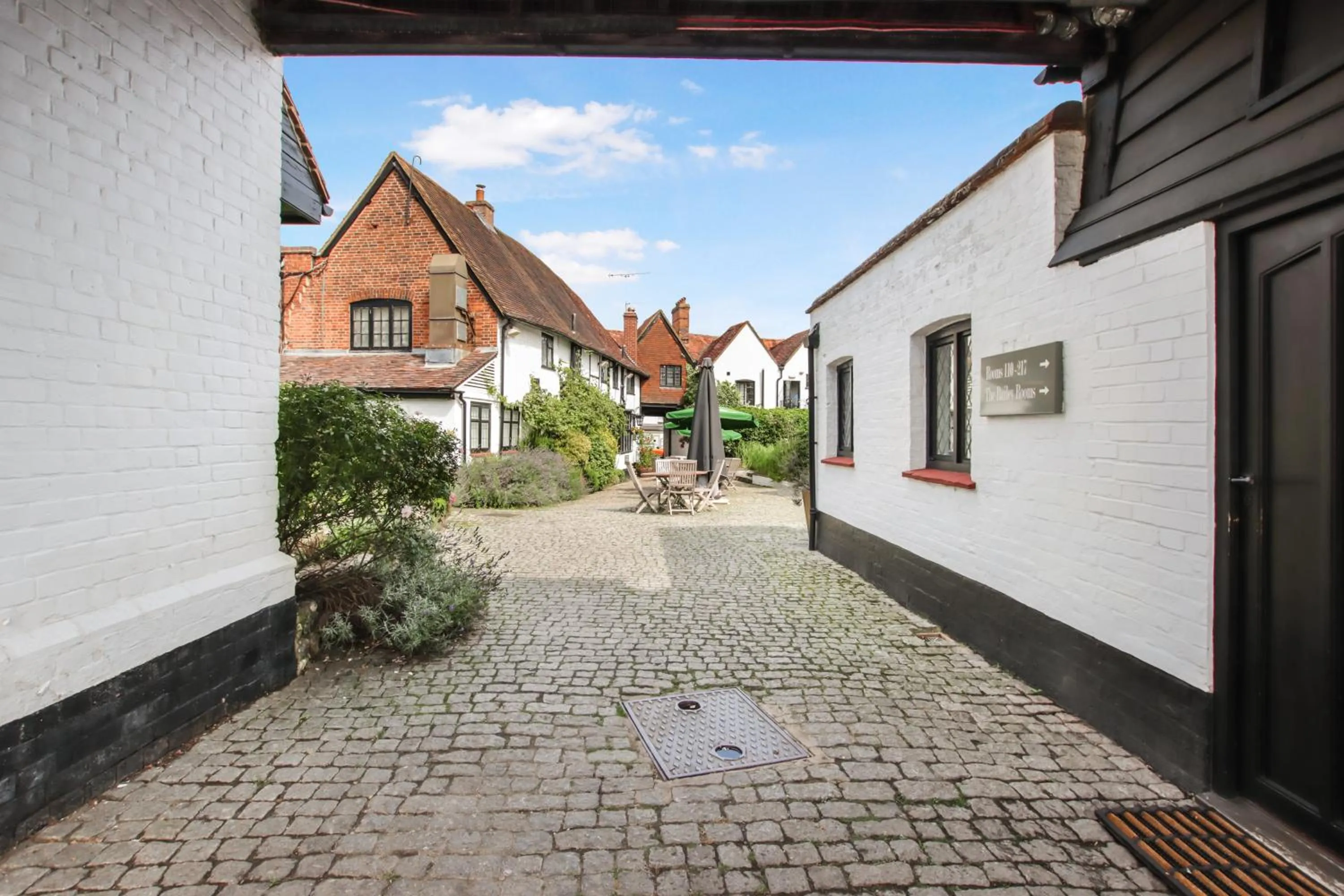 Facade/entrance in The Crown