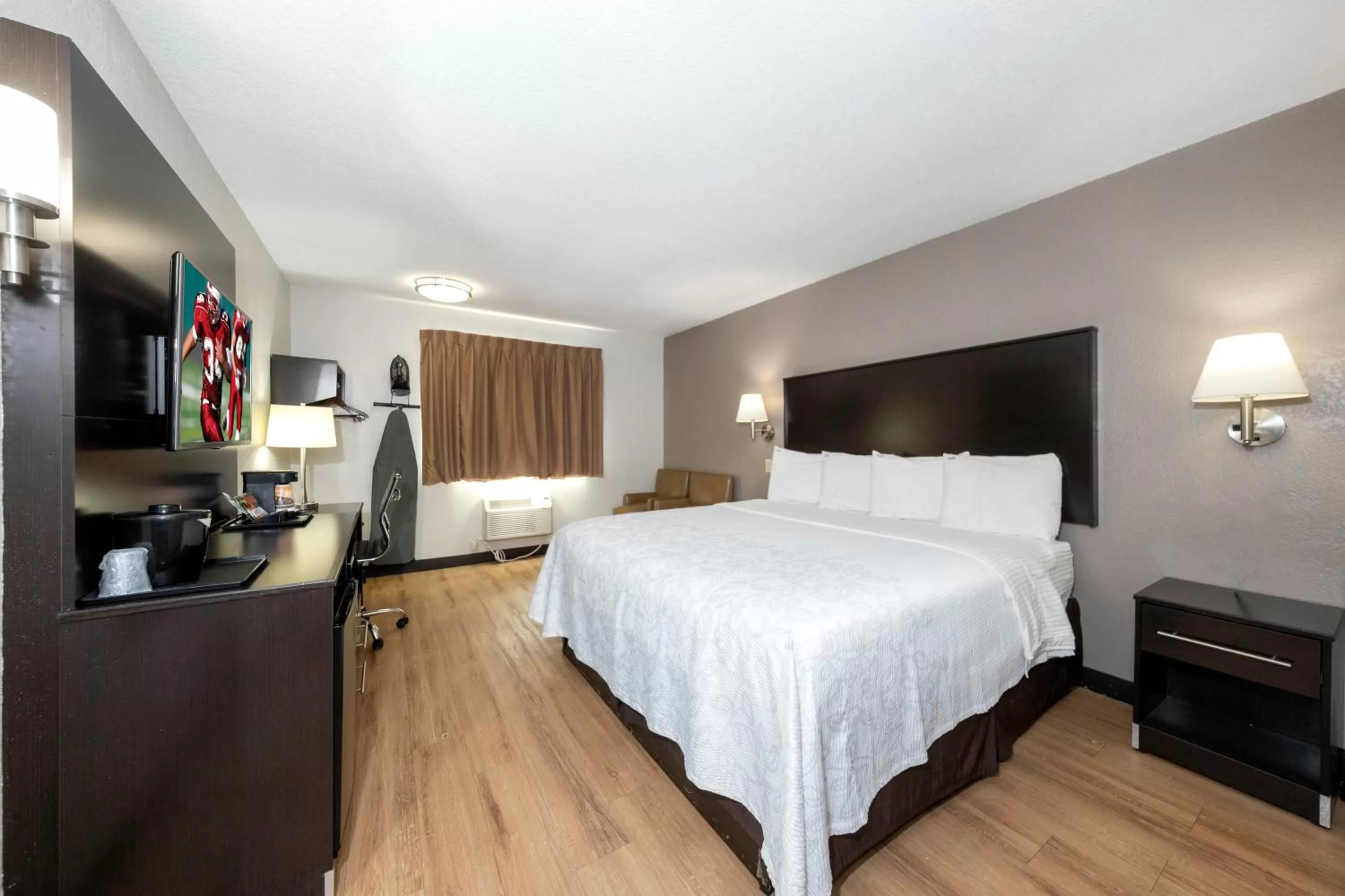 Superior King Room Disability Access Roll-In Shower Smoke Free in Red Roof Inn PLUS+ Huntsville