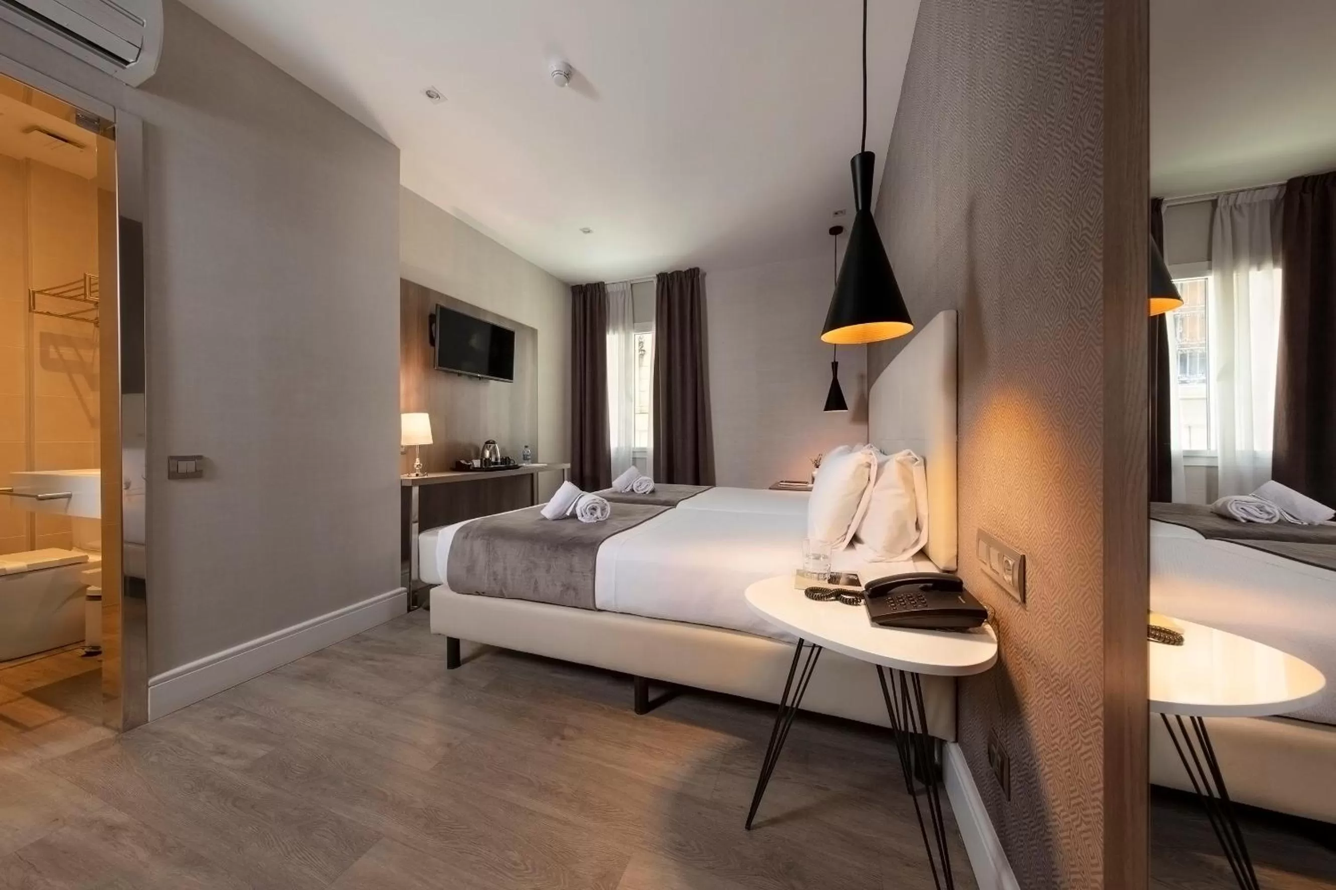 Photo of the whole room, Bed in Hotel Oasis