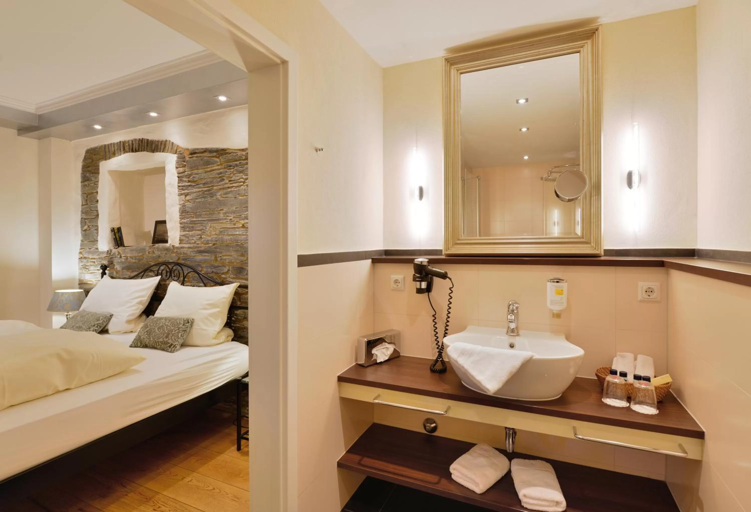 Bathroom, Bed in Hotel Alte Schule