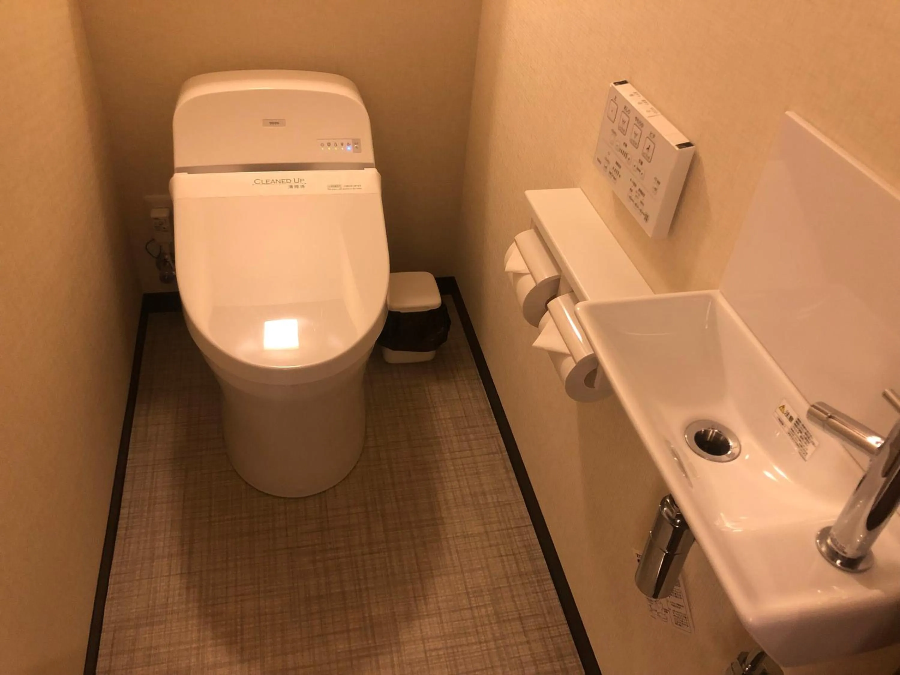 Toilet in Kobe Luminous Hotel Sannomiya