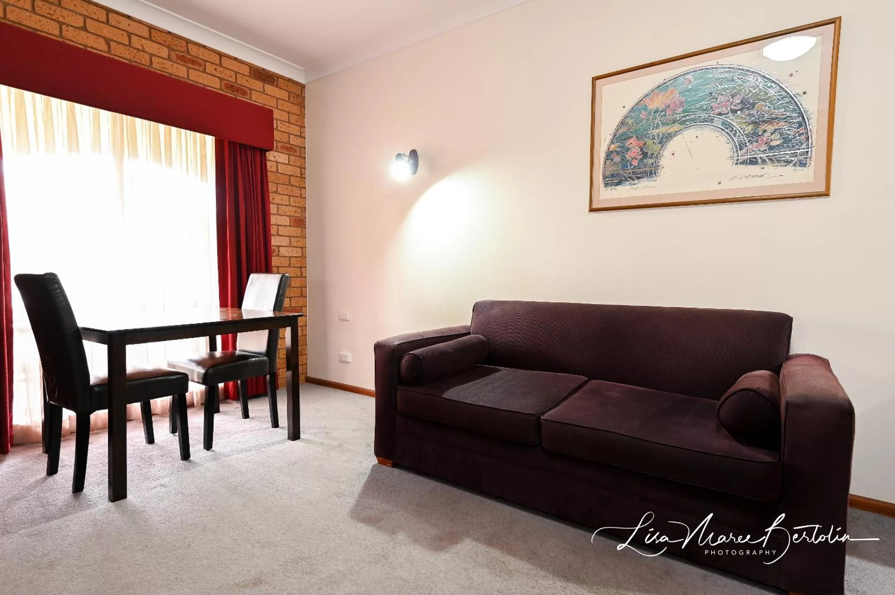 Seating area in Narrandera Club Motor Inn