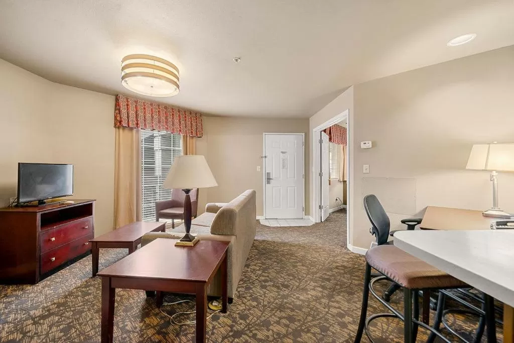 Living room, Seating Area in The 505 Collection Buckhead