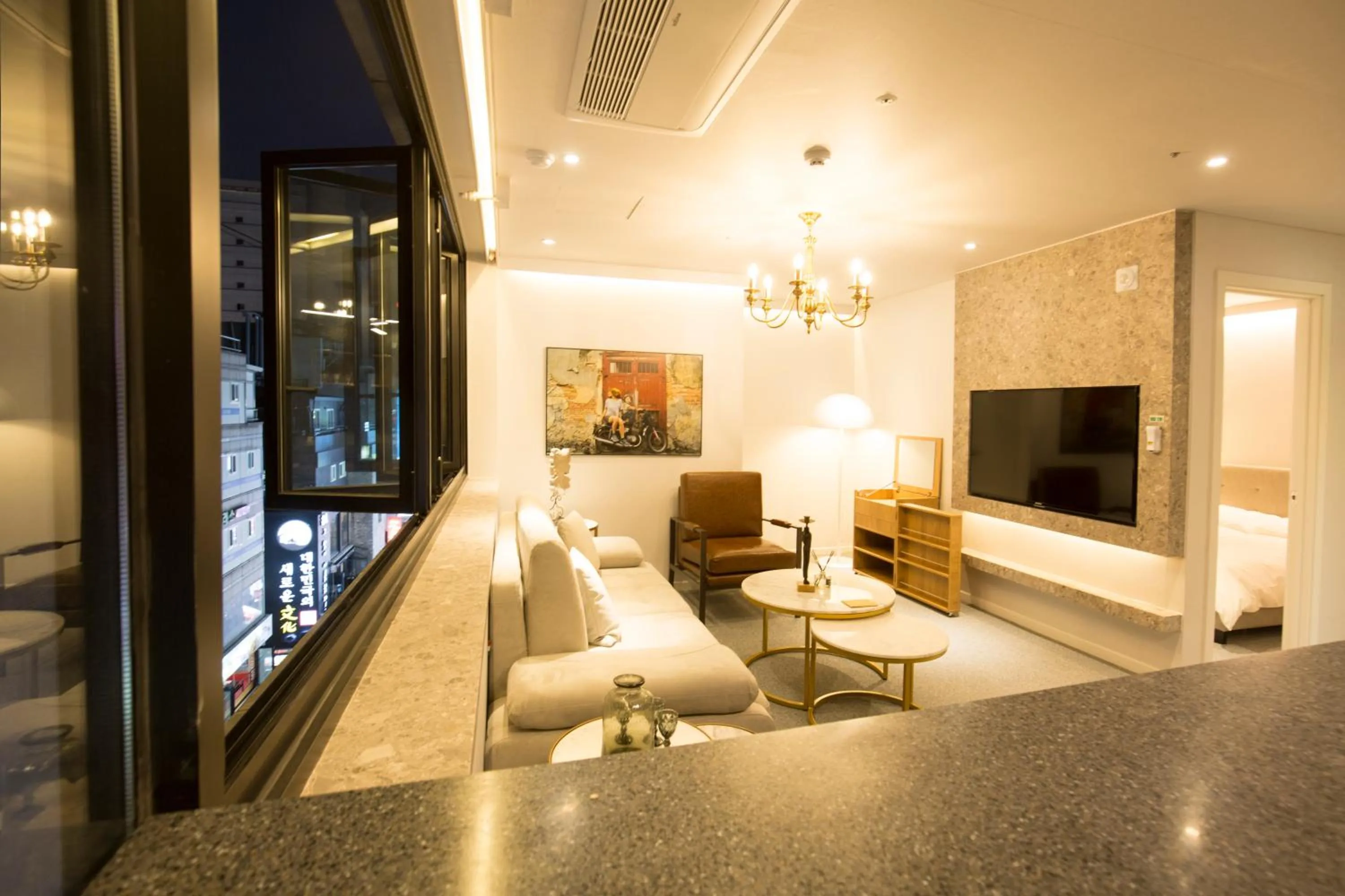 Living room, Seating Area in UH Suite The Jongno