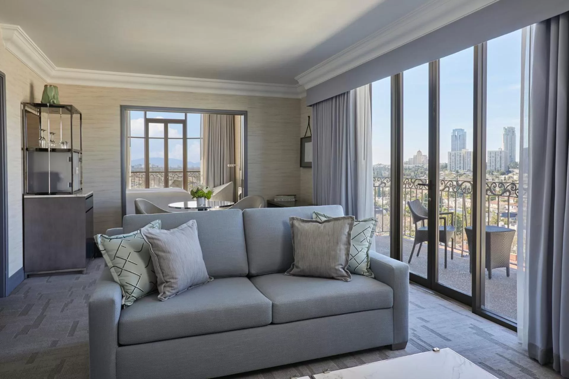 Living room in Beverly Wilshire, A Four Seasons Hotel