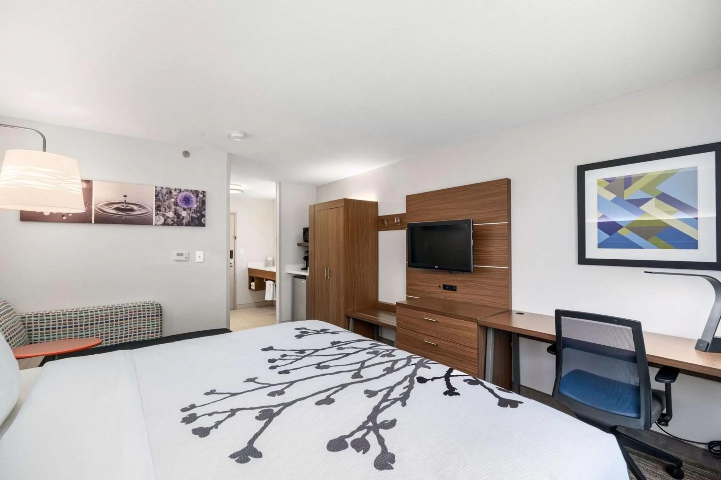 Bedroom in Sleep Inn & Suites Tempe ASU Campus