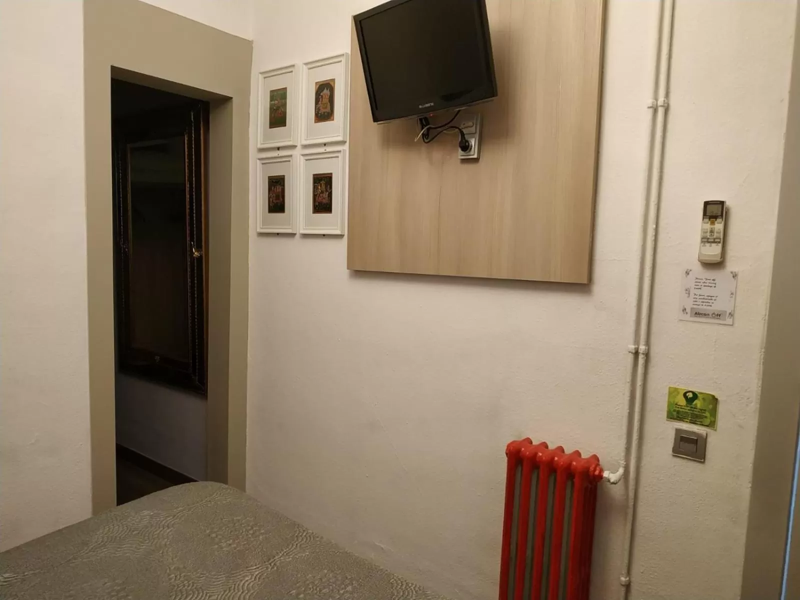 TV and multimedia in Hotel Ginebra