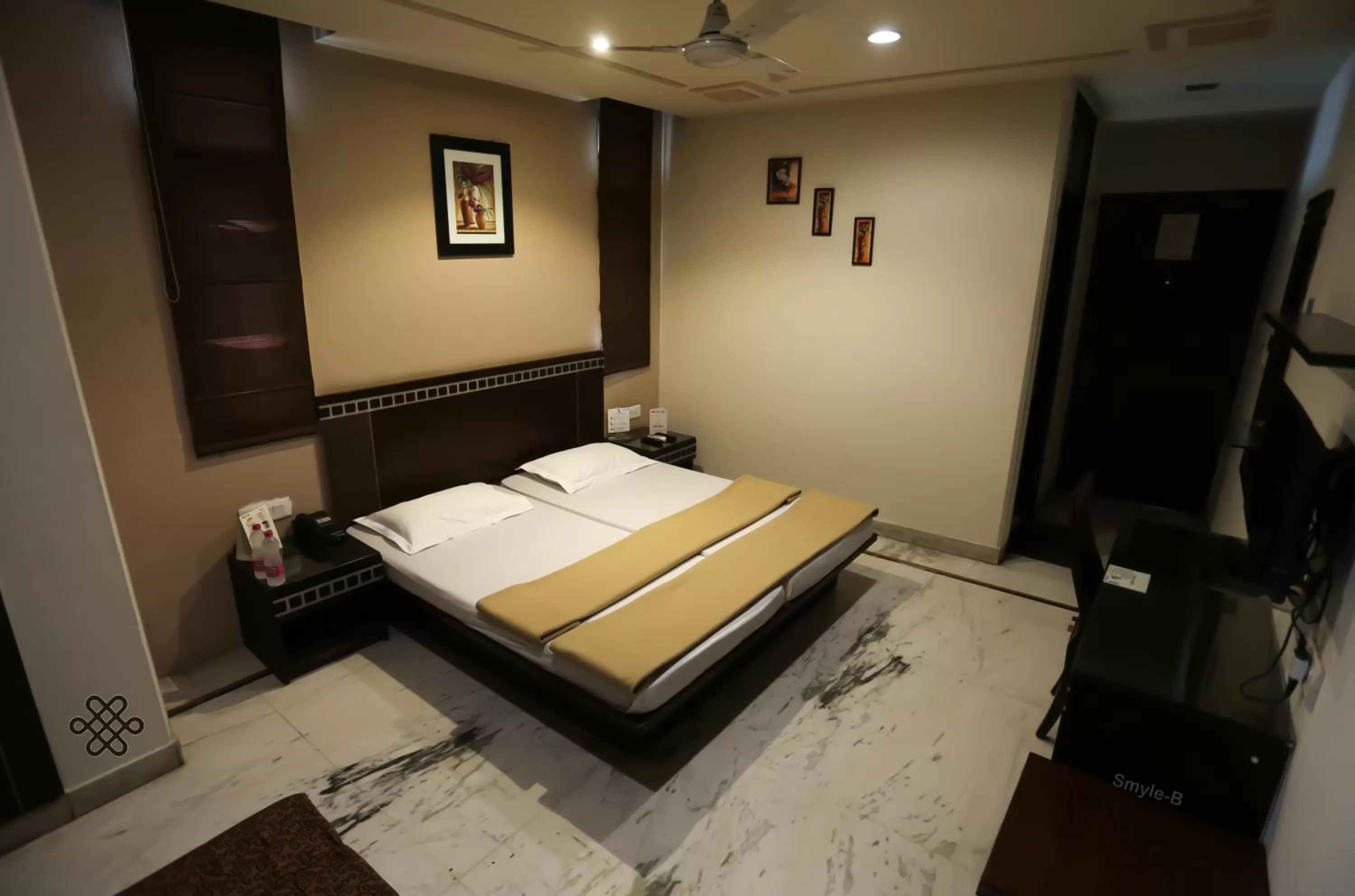 Bed in Smyle Inn - Best Value Hotel near New Delhi Station