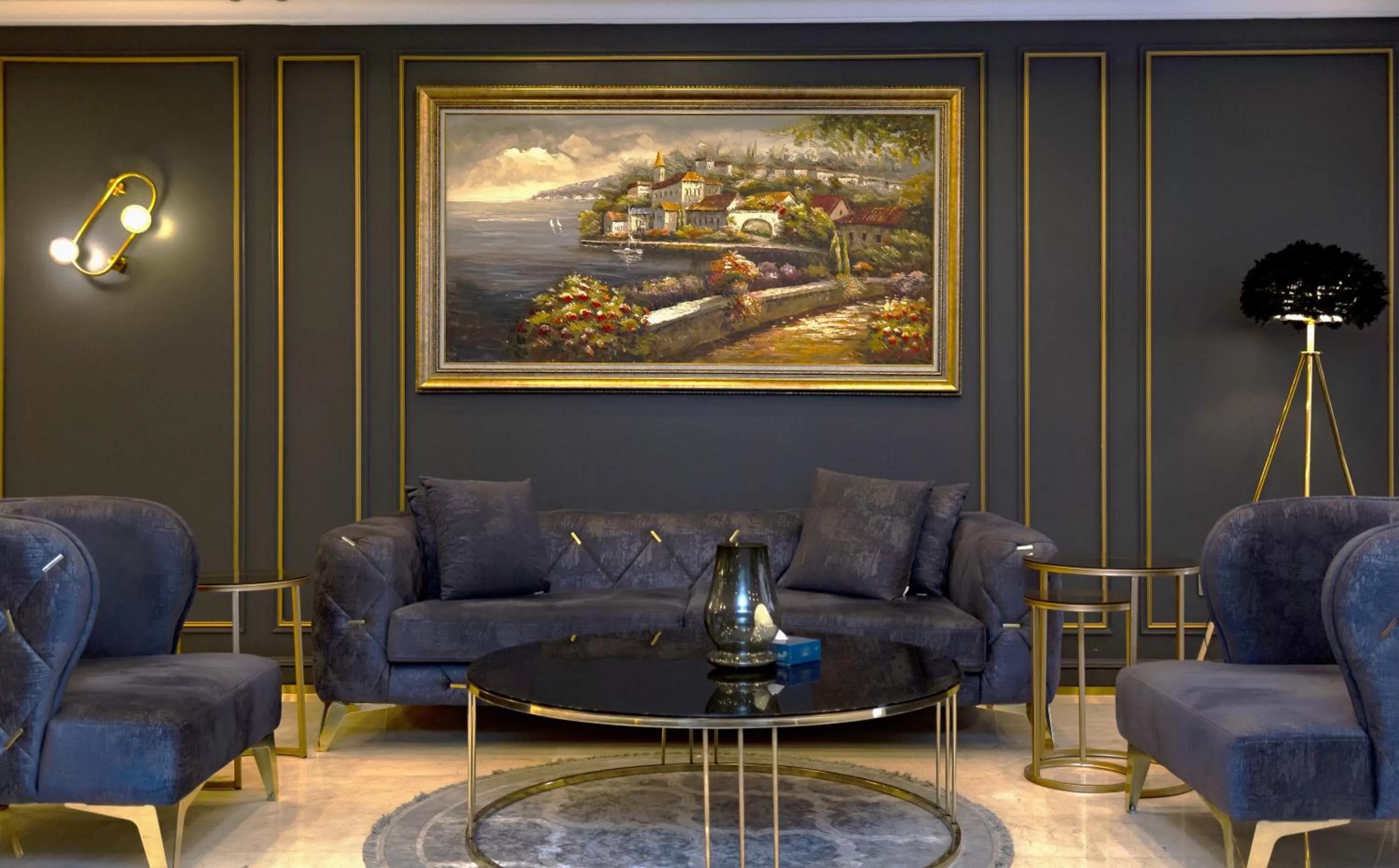 Communal lounge/ TV room in Nishan Hotel