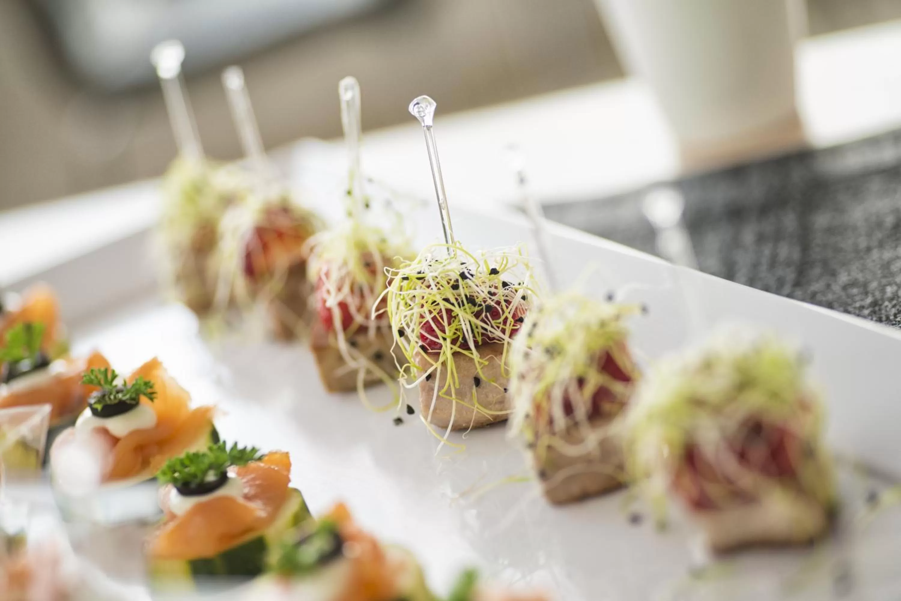 Restaurant/places to eat in Simon Hotel