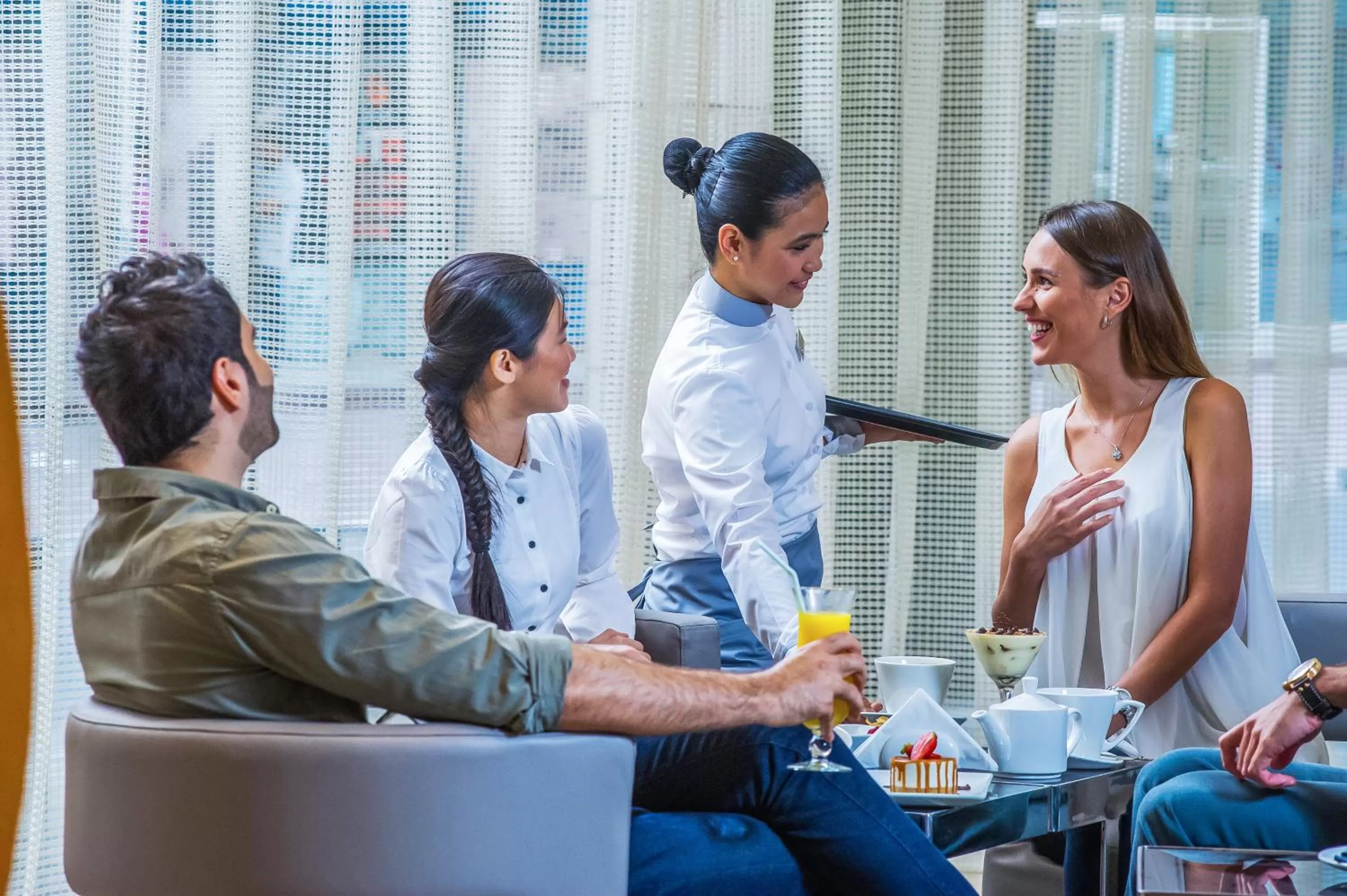 Restaurant/places to eat in Somewhere Hotel Apartment