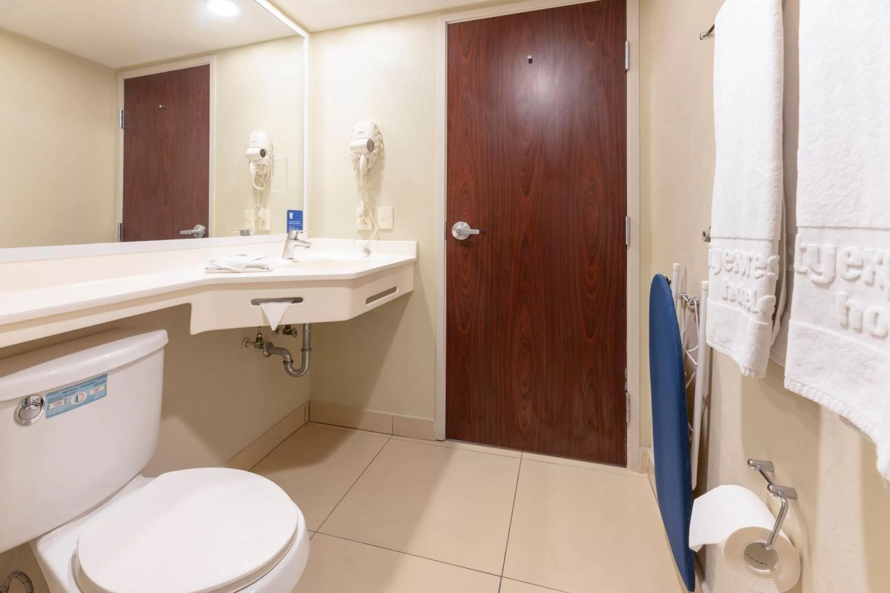 Bathroom in City Express by Marriott San José Costa Rica