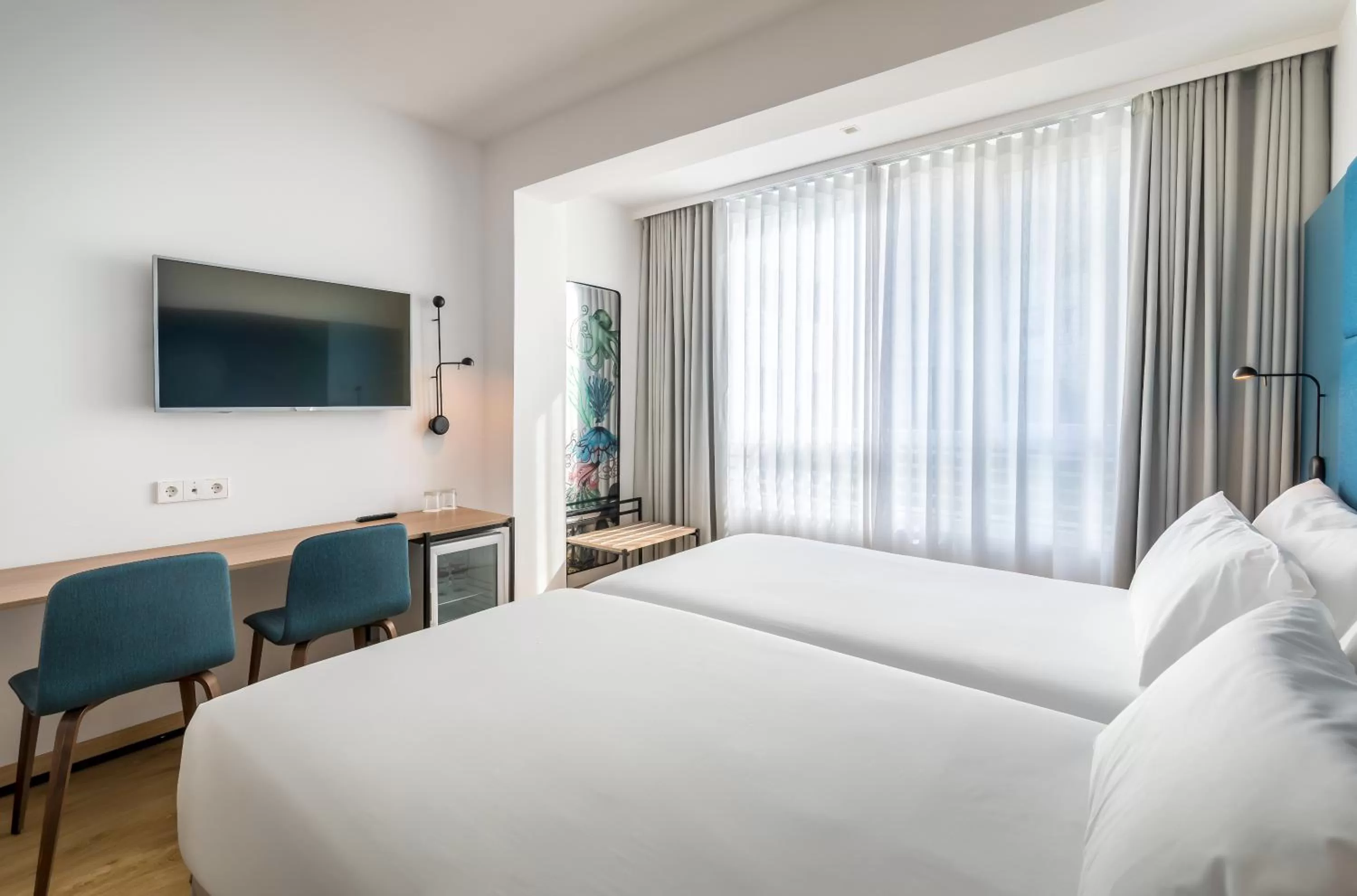 Photo of the whole room, Bed in Occidental Vigo