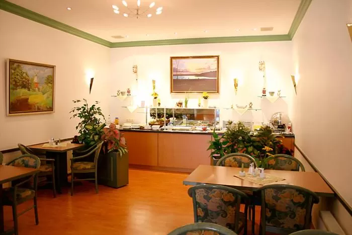 Restaurant/places to eat in Hotel Stadt Reinfeld