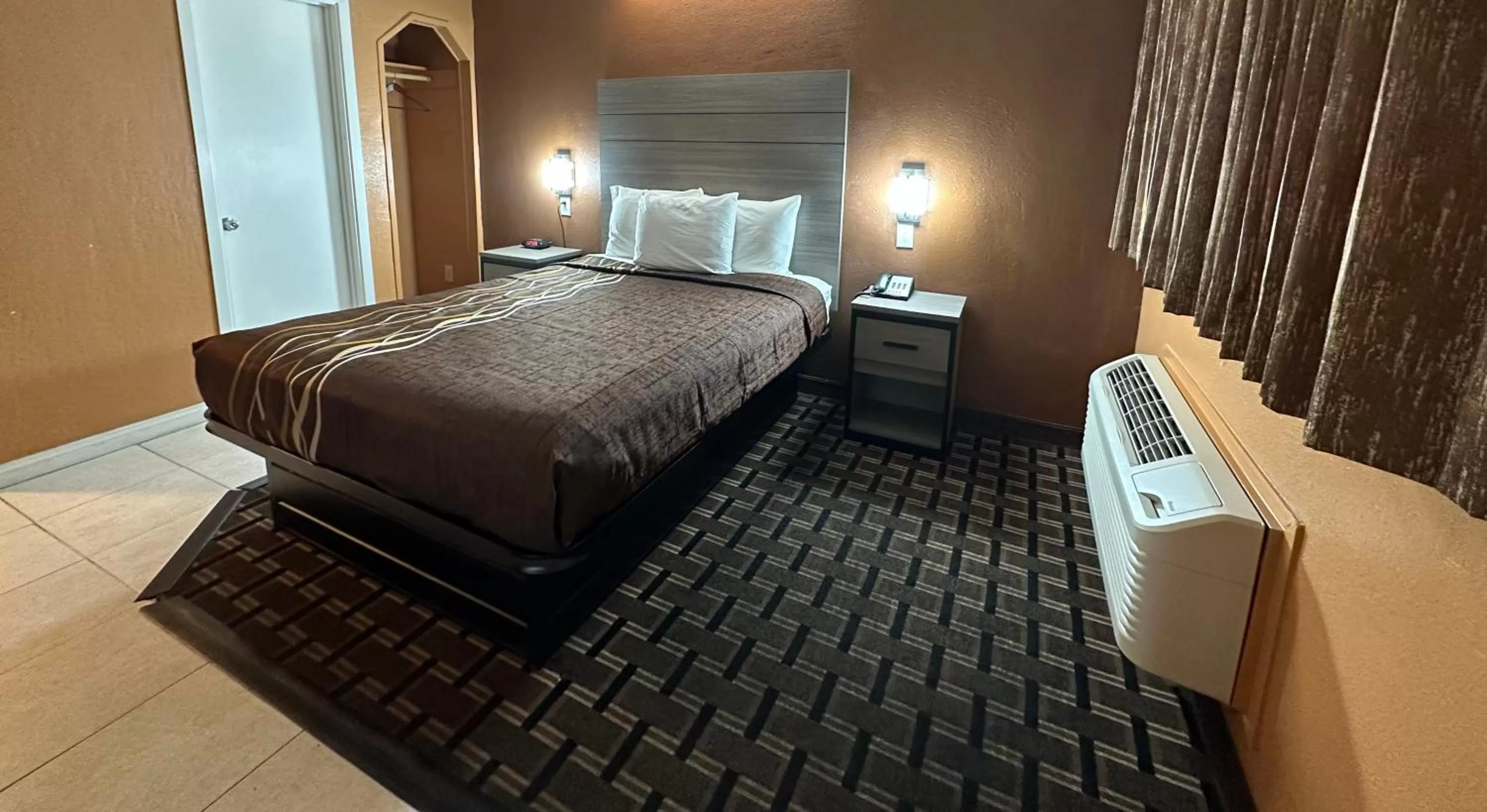 Bed in New Corral Motel