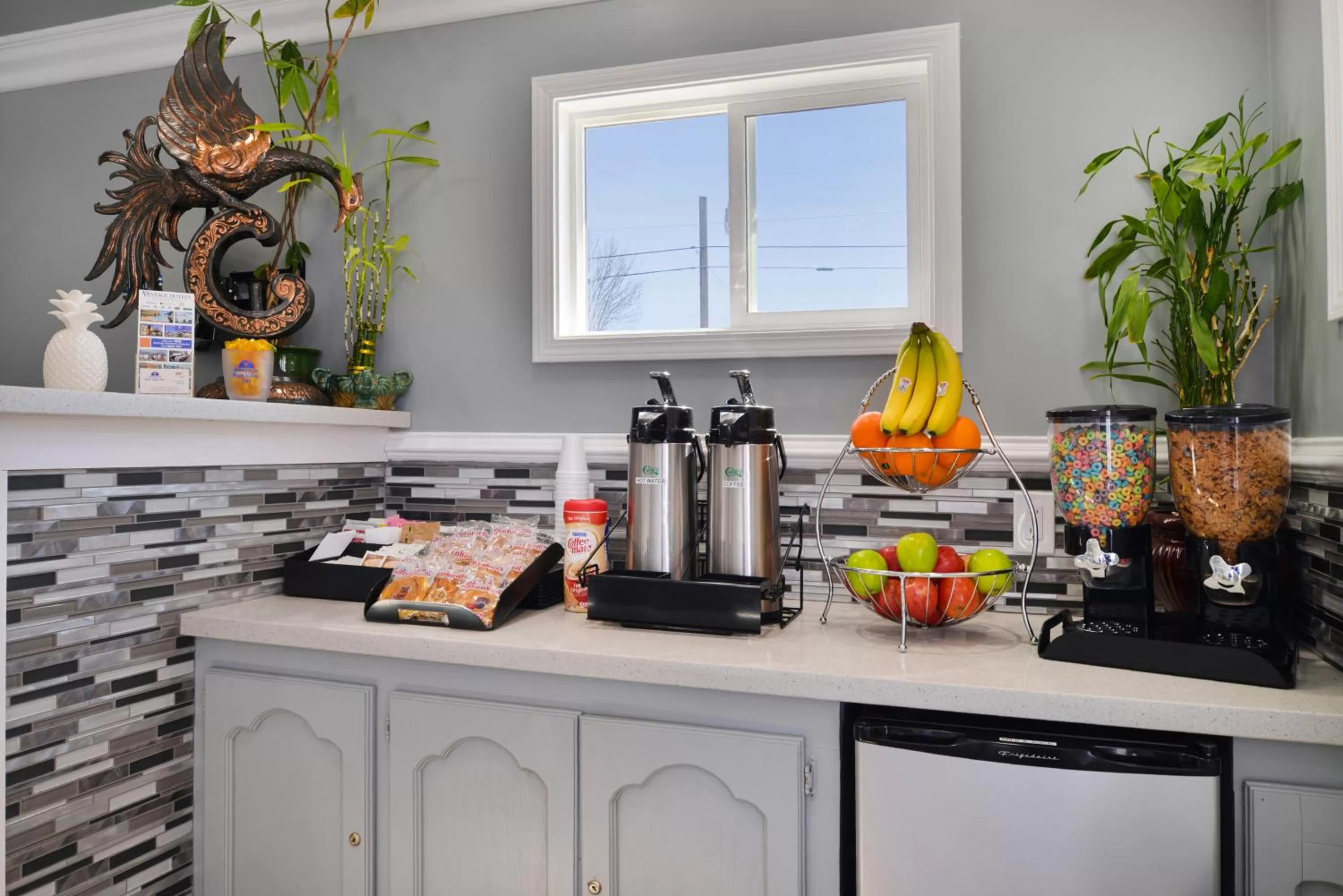 Continental breakfast in Americas Best Value Inn Los Banos