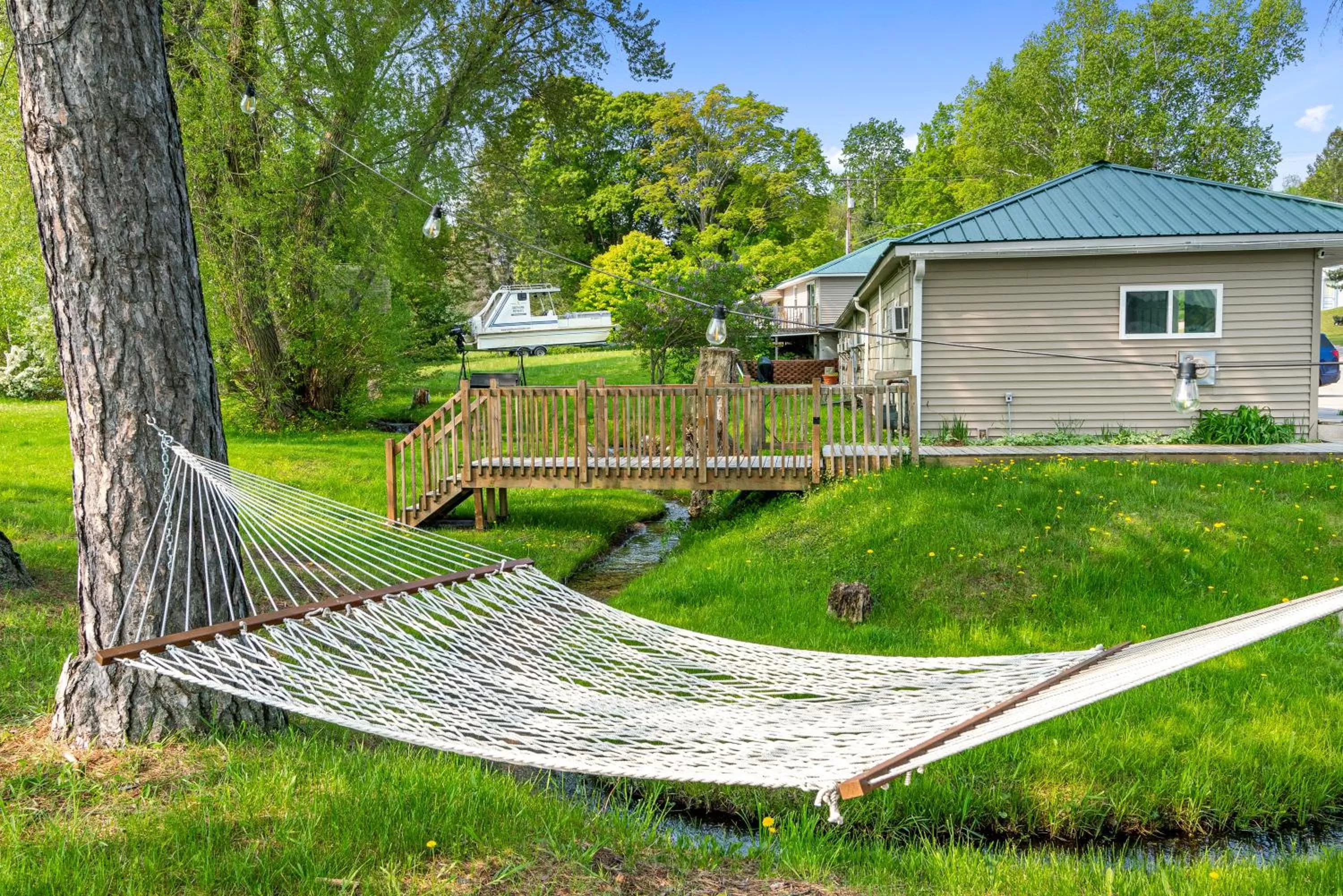 Property building, Garden in South Arm Retreats