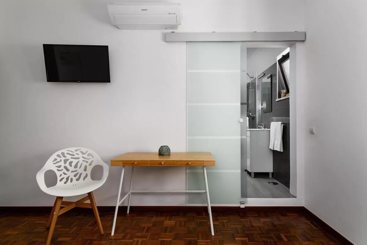 Bedroom, TV/Entertainment Center in Casa 2 Irmãos