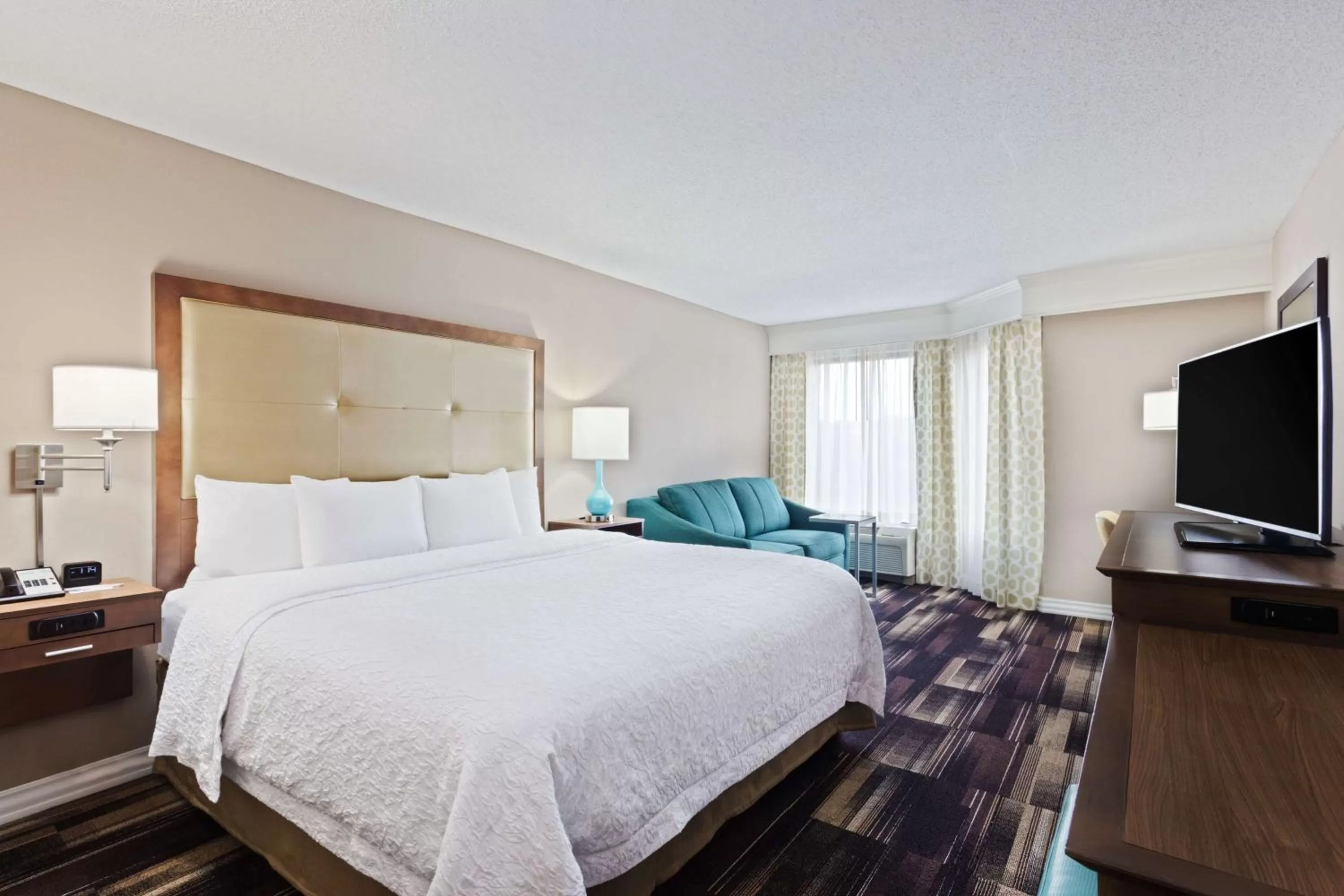 Bed in Hampton Inn & Suites Atlanta/Duluth/Gwinnett