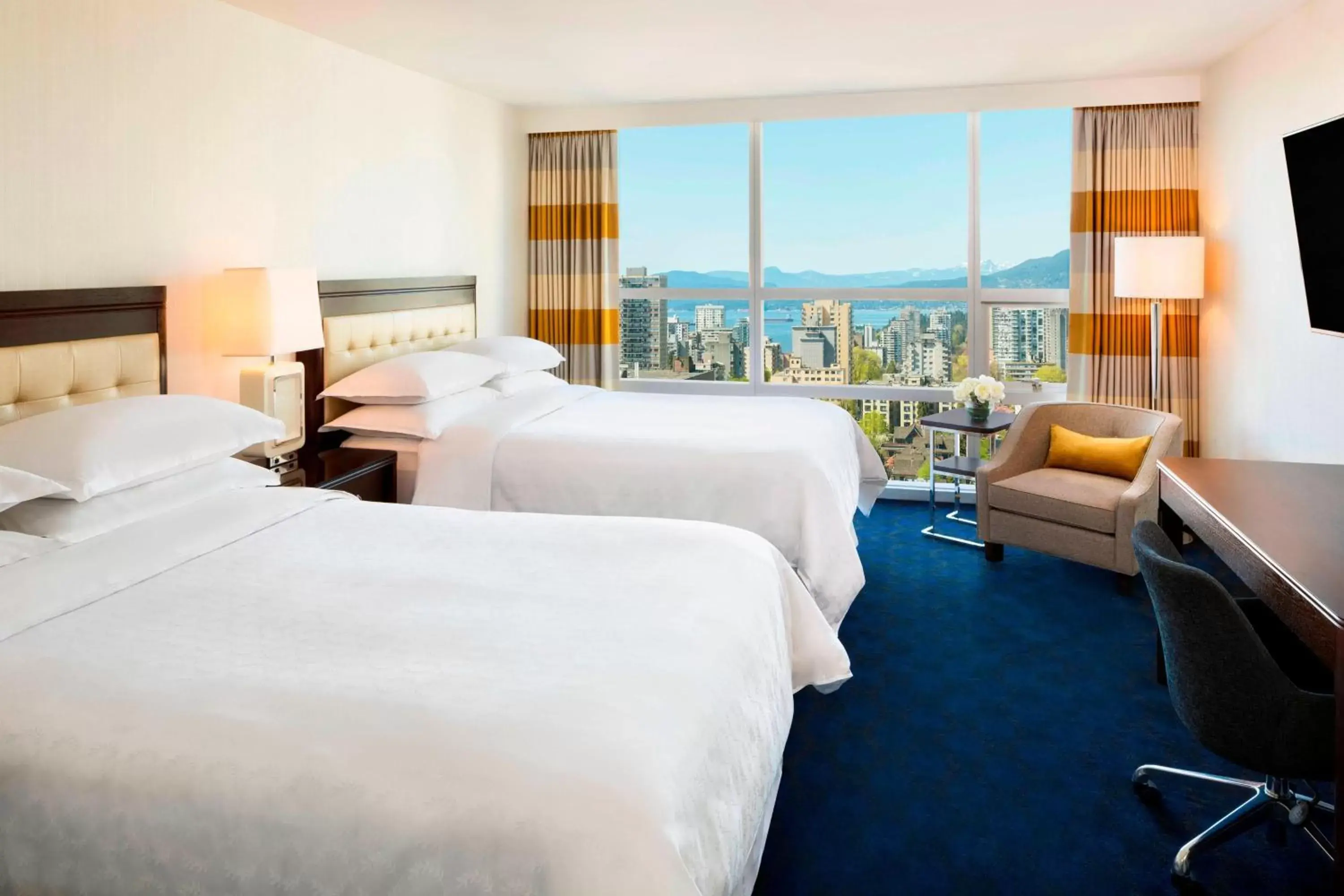 Double Room with Two Double Beds - High Floor/Club Lounge Access in Sheraton Vancouver Wall Centre Double Room with Two Double Beds - High Floor/Club Lounge Access in Sheraton Vancouver Wall Centre