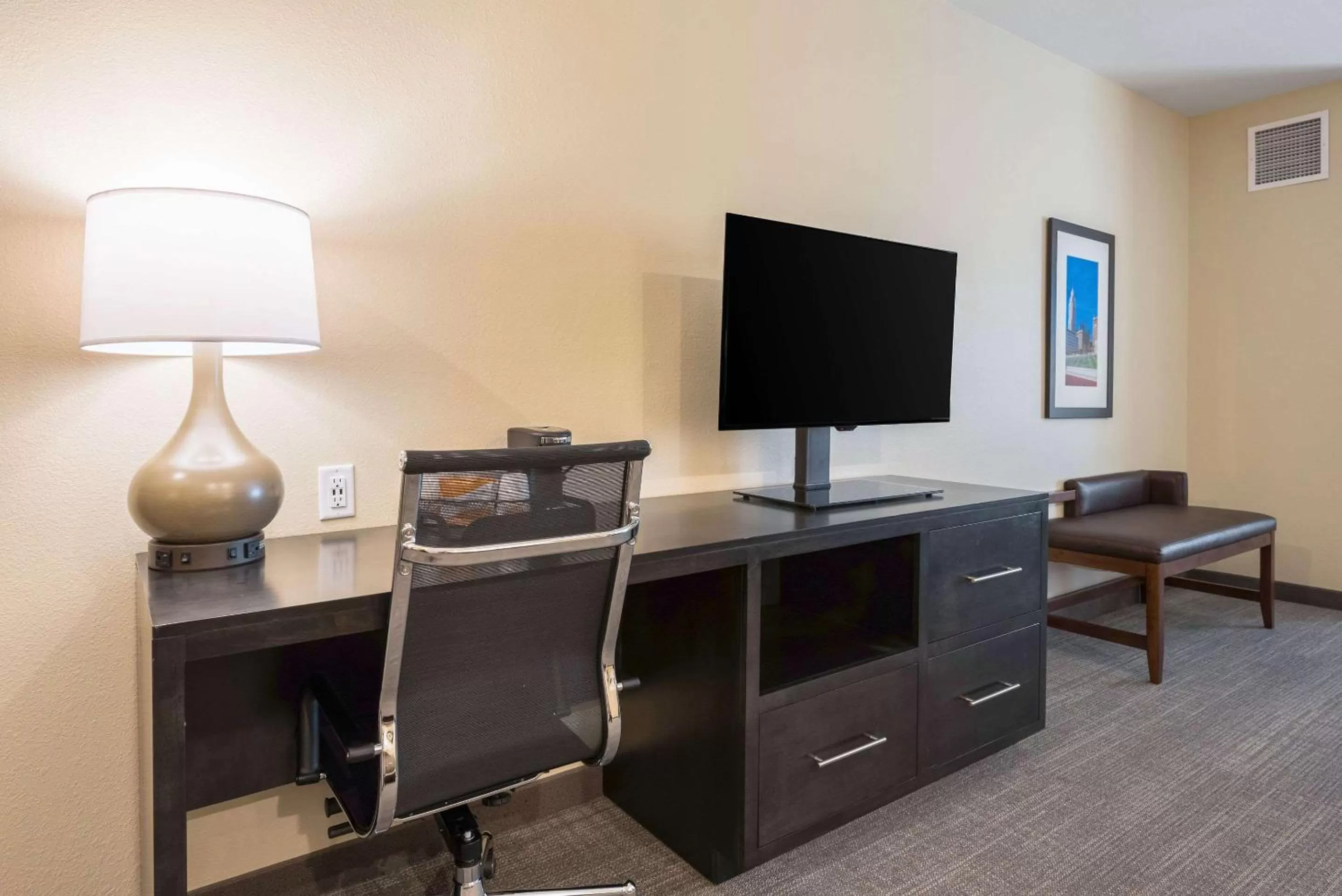 TV and multimedia in Comfort Suites Marysville Columbus - Northwest