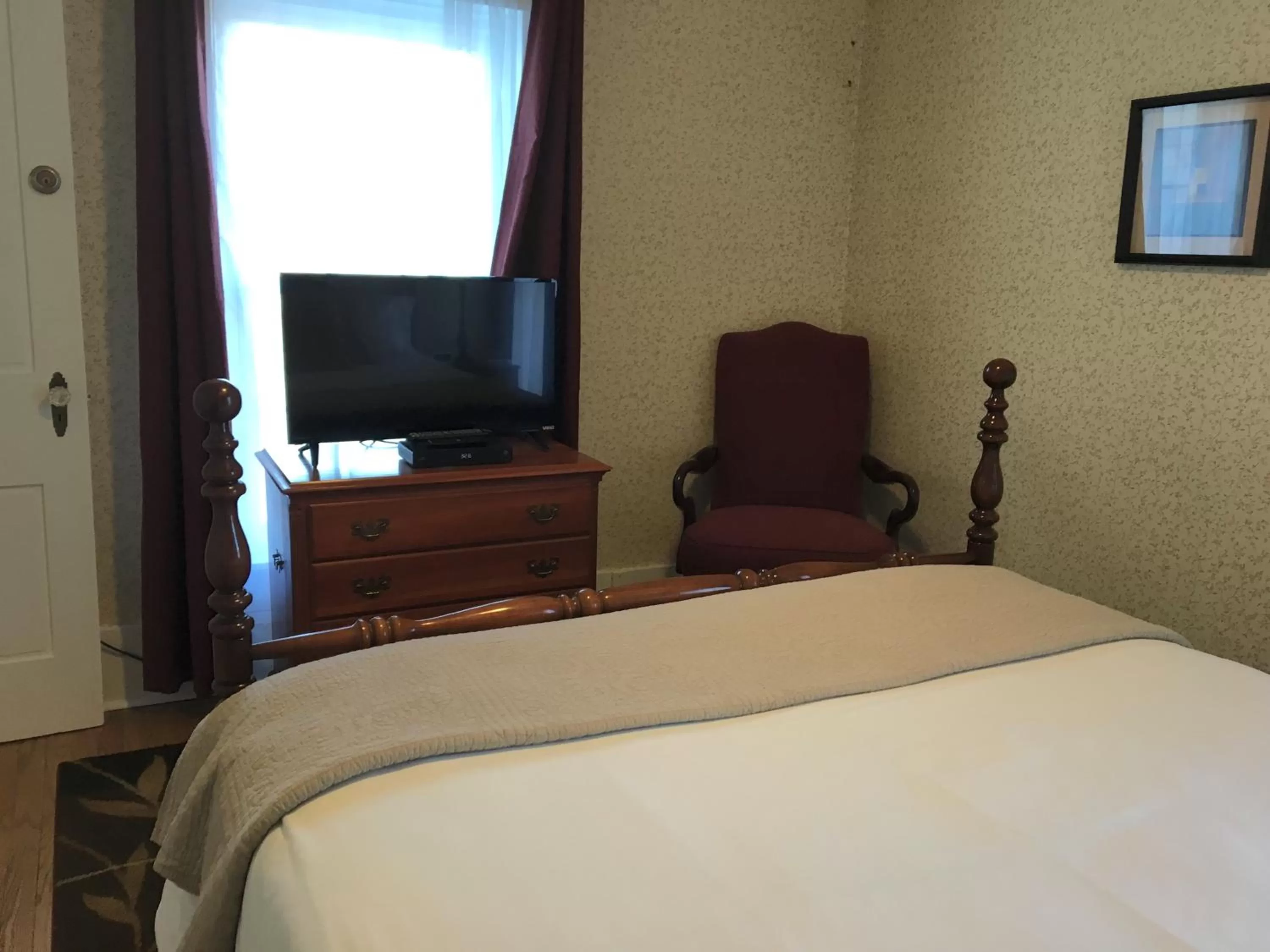 Bedroom, Bed in The Doctor's Inn