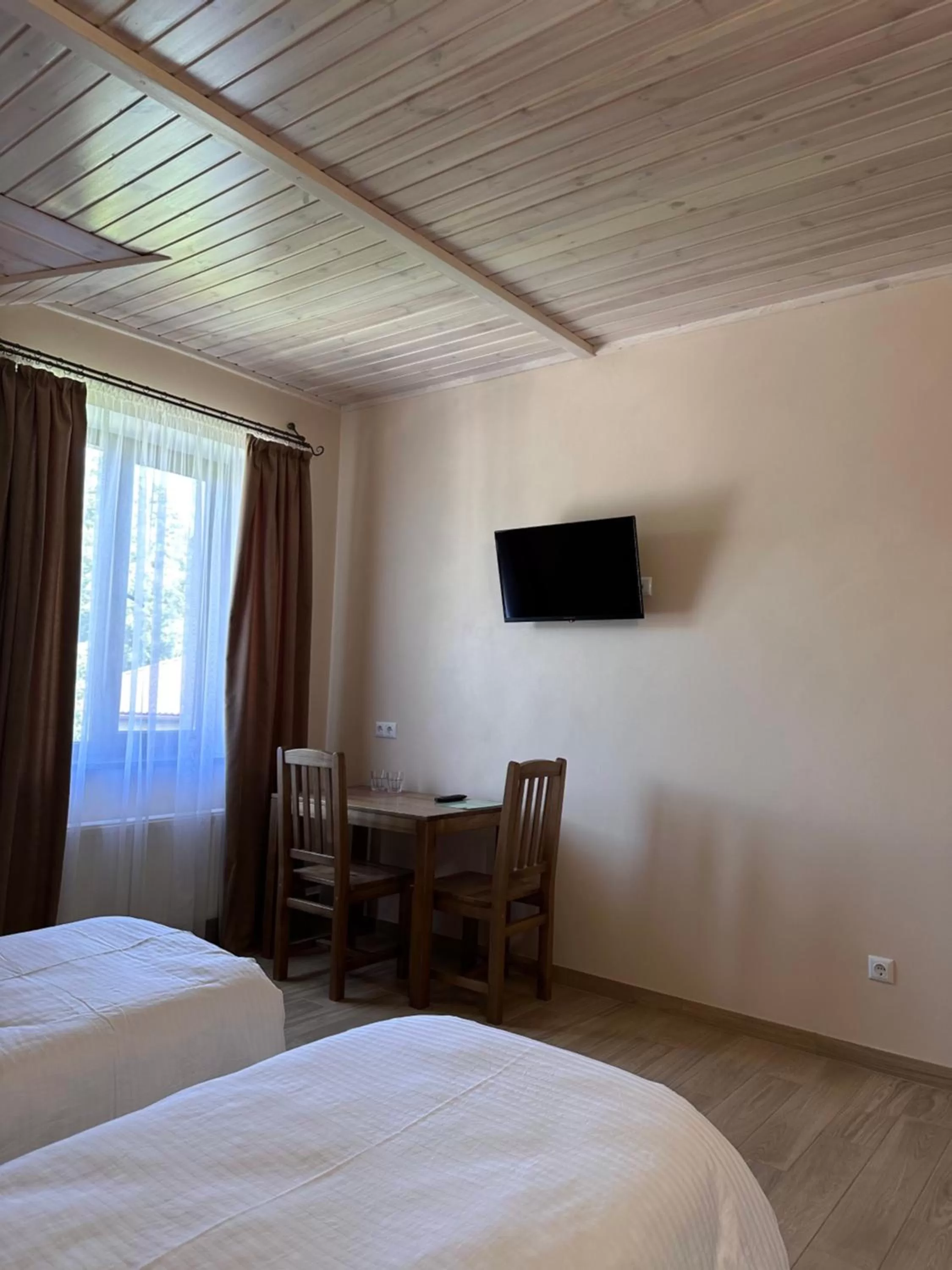 TV/Entertainment Center in Maestro