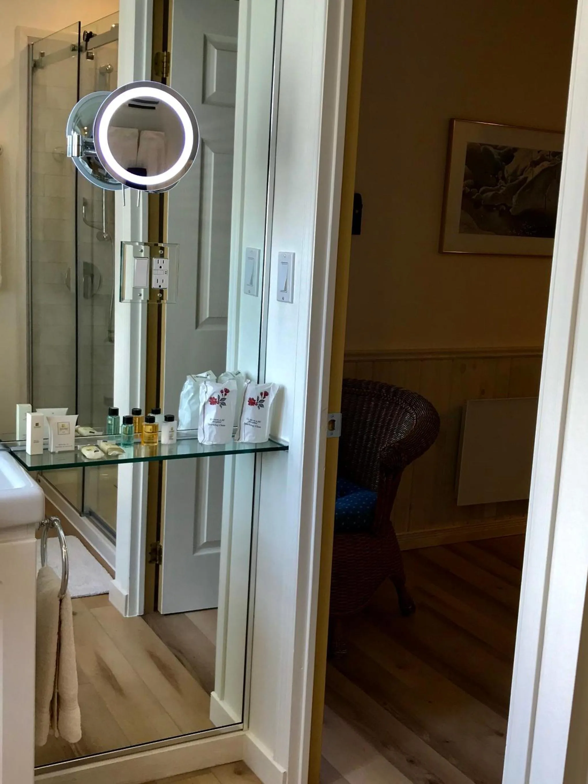 Bathroom in Auberge du Sault-à-la-Puce