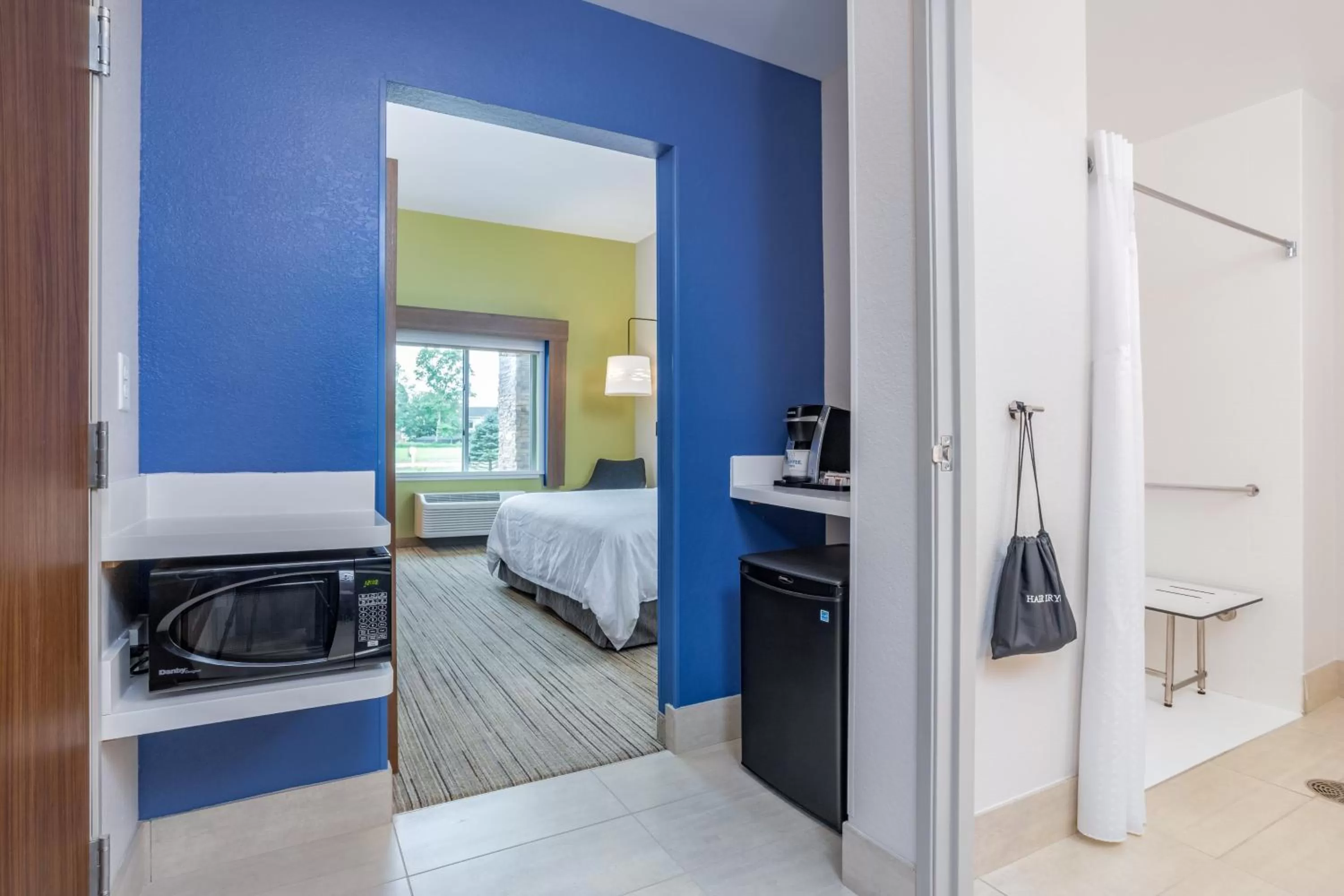 Photo of the whole room, Bed in Holiday Inn Express & Suites - Elkhart North by IHG