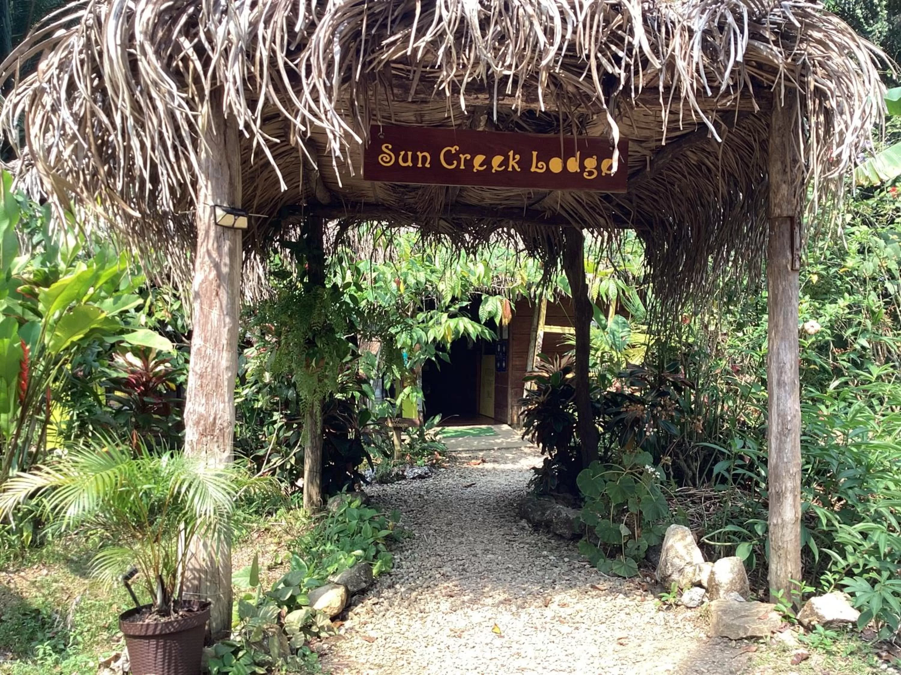 Property building in Sun Creek Lodge