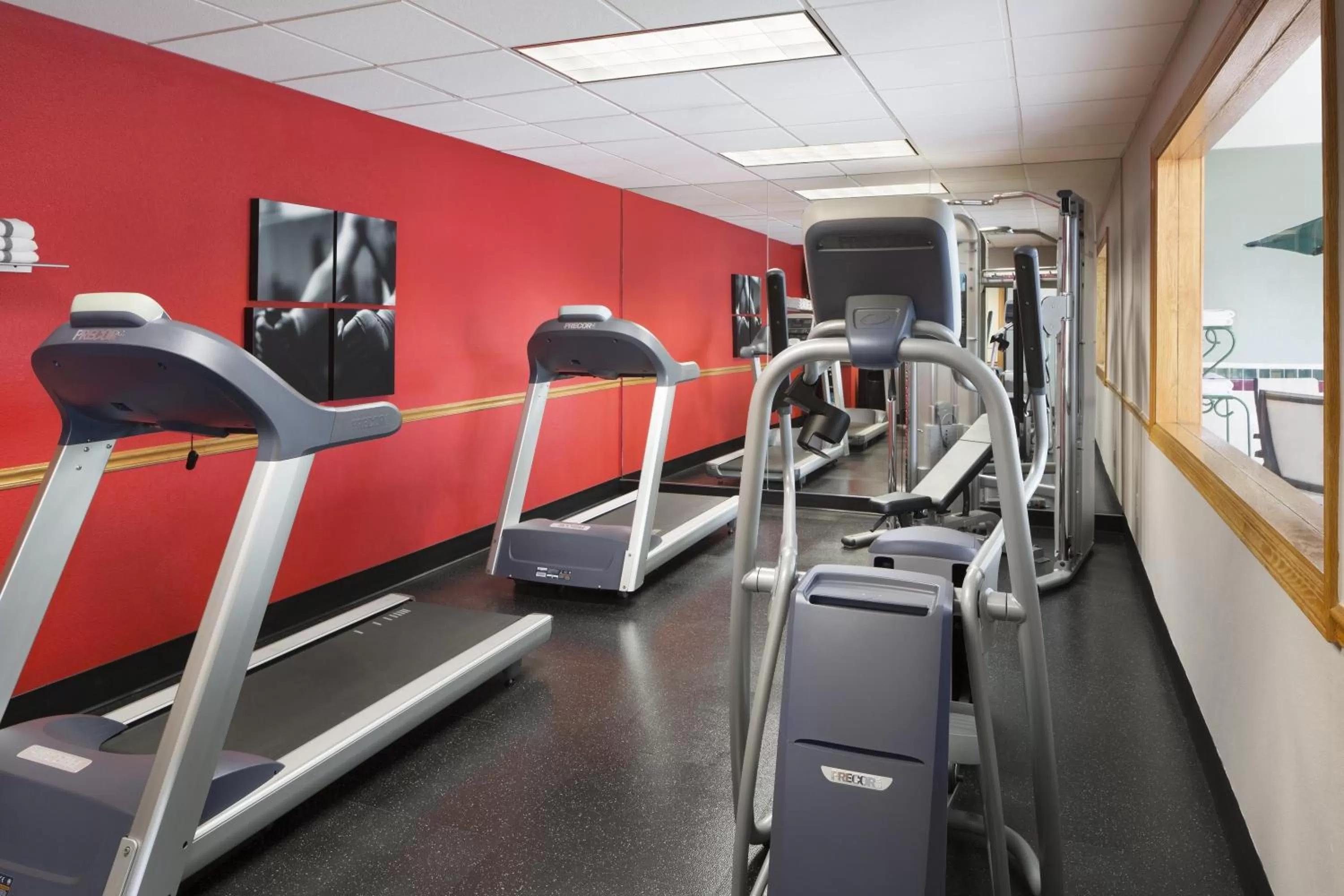Fitness centre/facilities in Country Inn & Suites by Radisson, Columbus West, OH