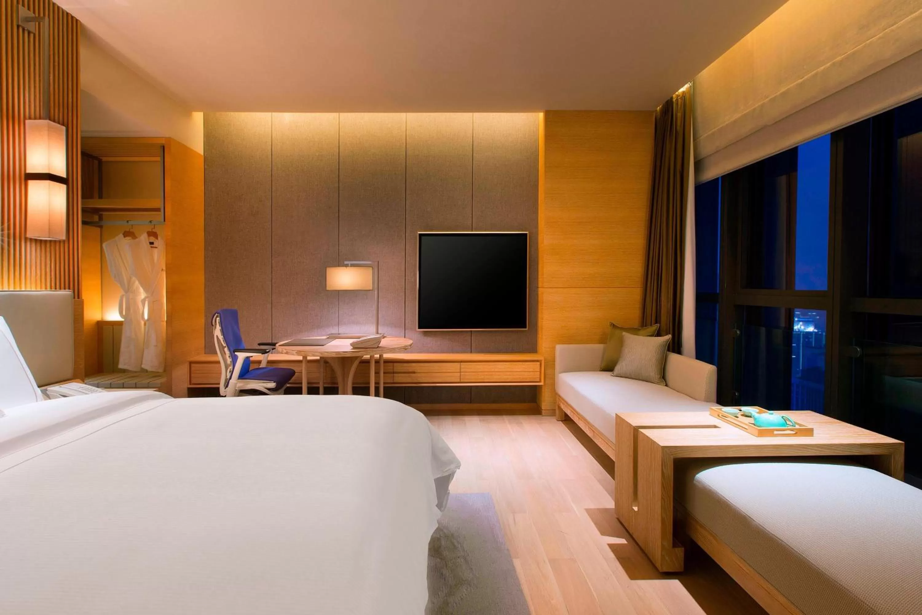 Bedroom, Bed in The Westin Chongqing Liberation Square